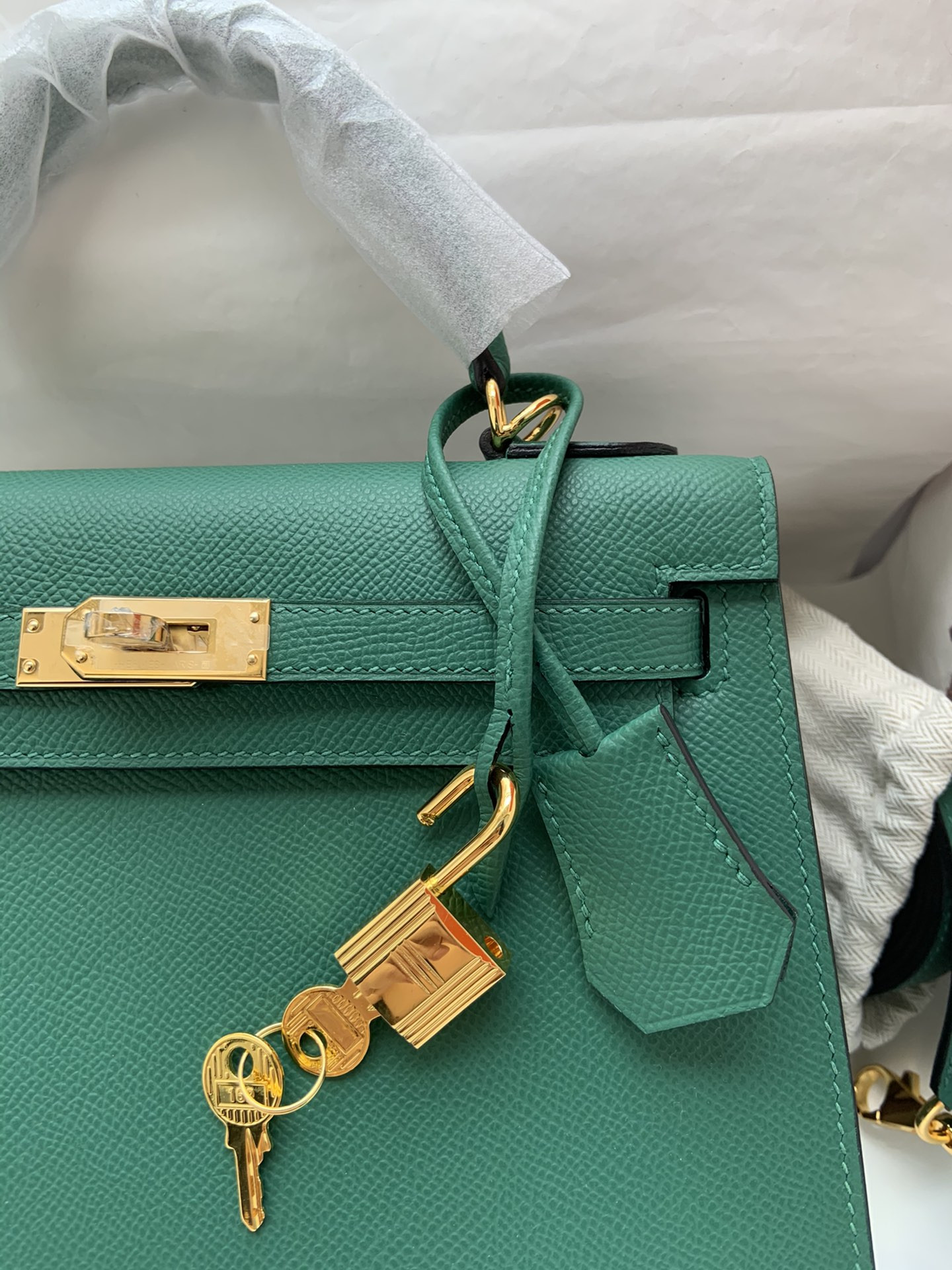 HERMÈS Kelly Gold-tone Hardware 25 28