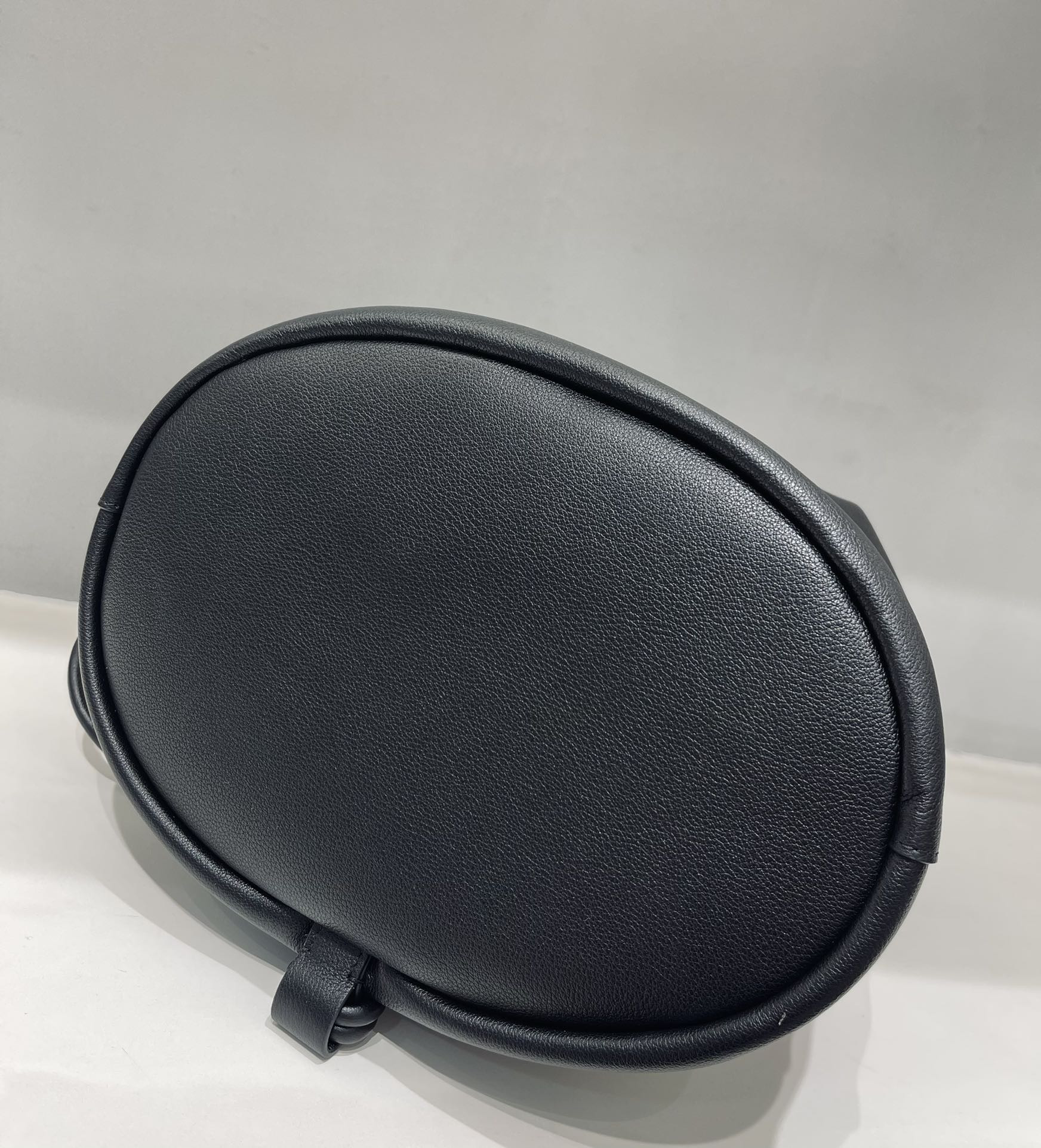 T*e R0w park tote bag in leather 25x31x16cm