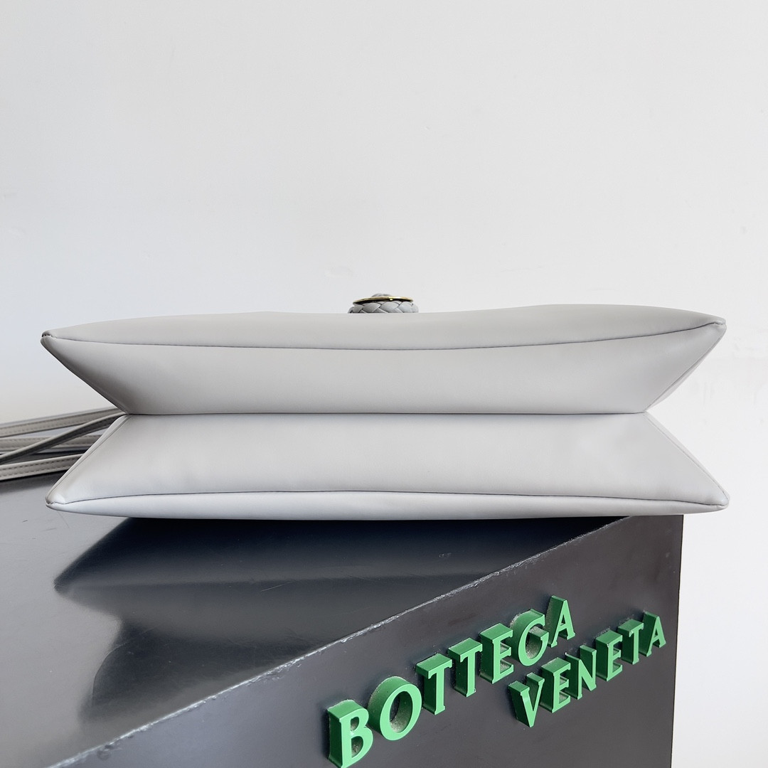 bo*te*ga Ve*ne*ta liberta 23 x 35 x 6cm