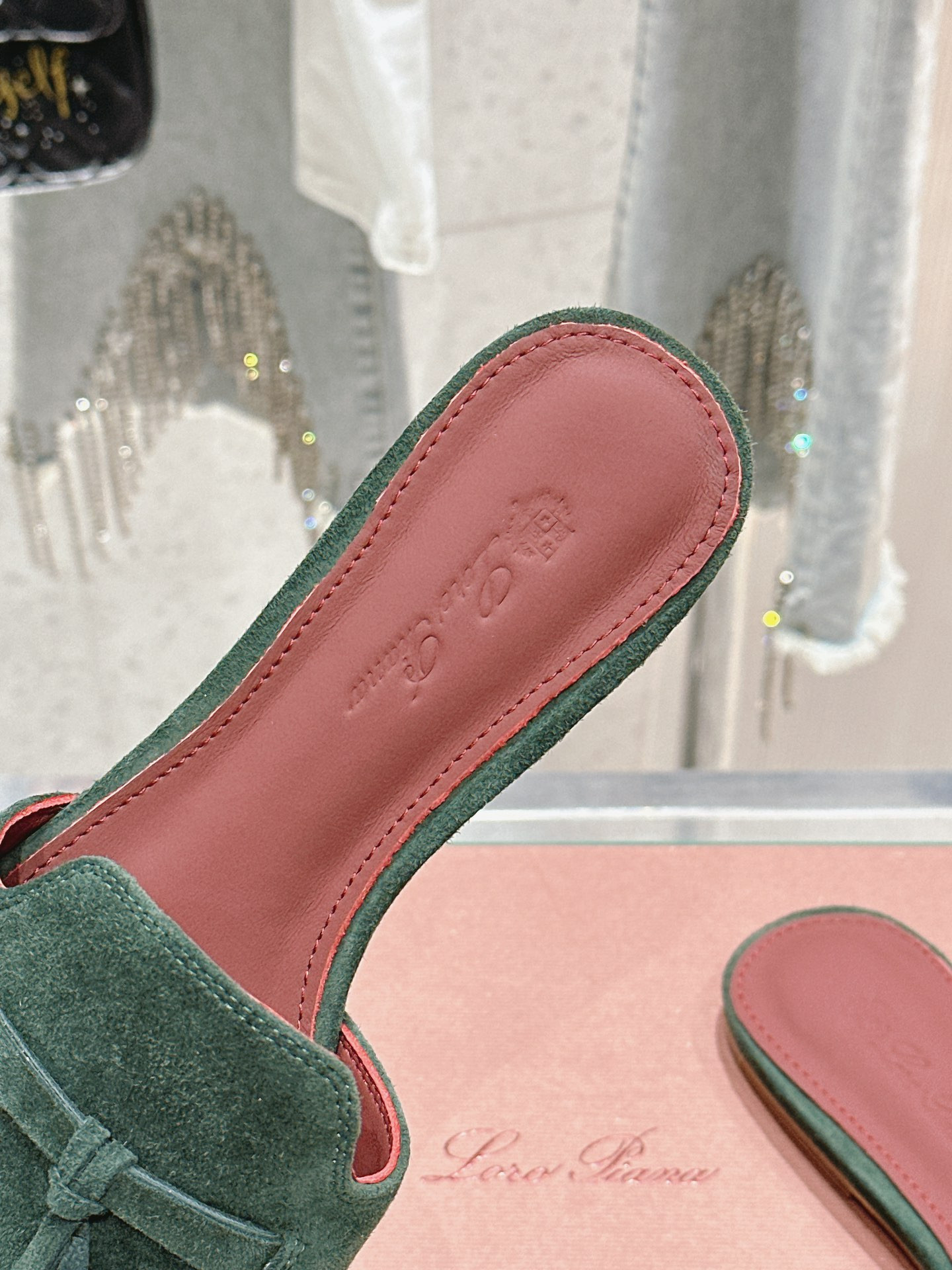 ua L**o p*ana summer charms sandal