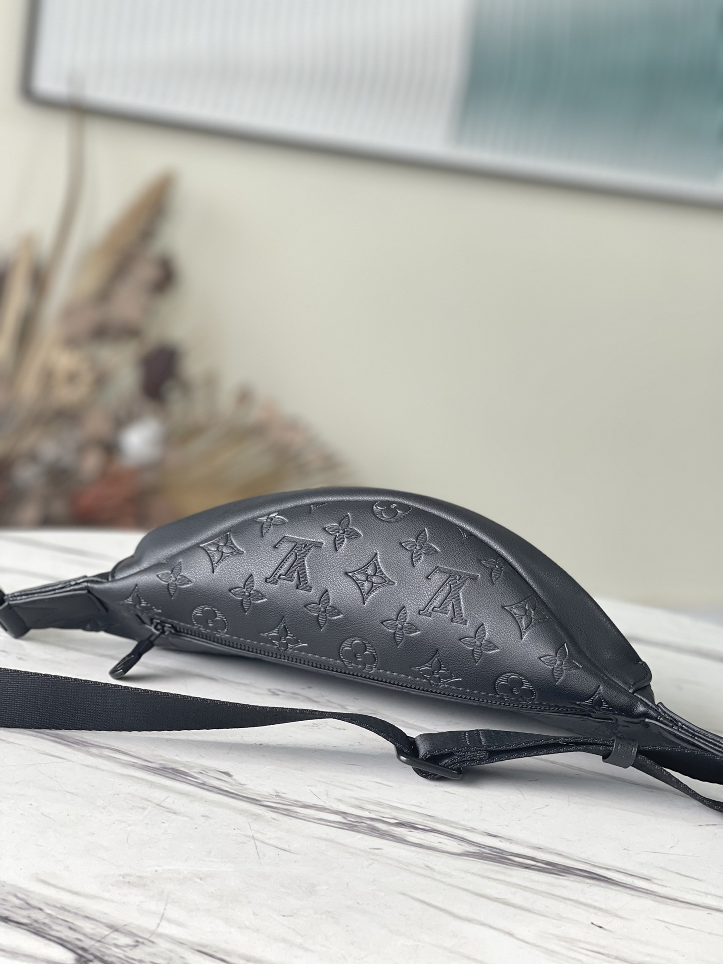 LV DISCOVERY BUMBAG PM M46036 44×15×9cm