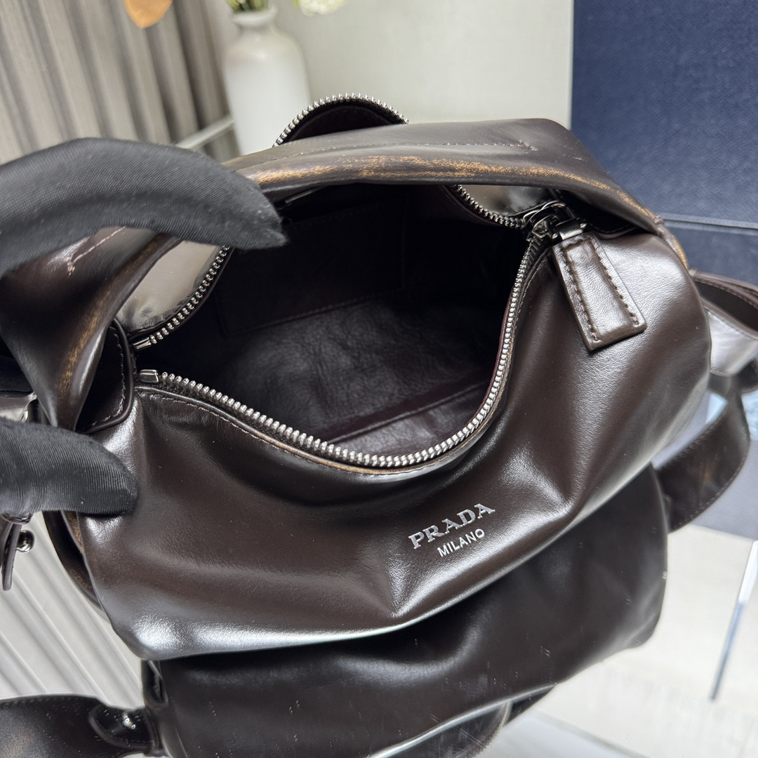 Pra*a nappa leather shoulder bag 24x11x11cm