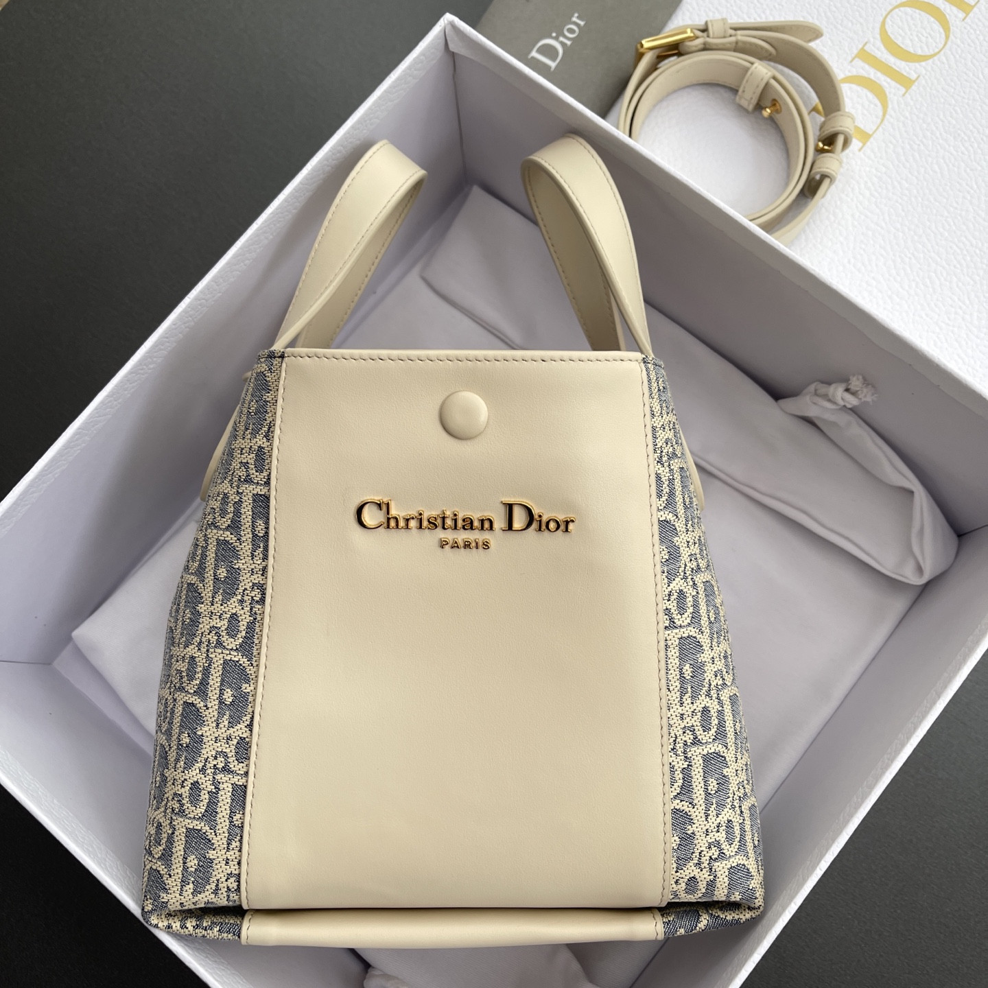 D*or small signature bucket bag 21x19x11cm