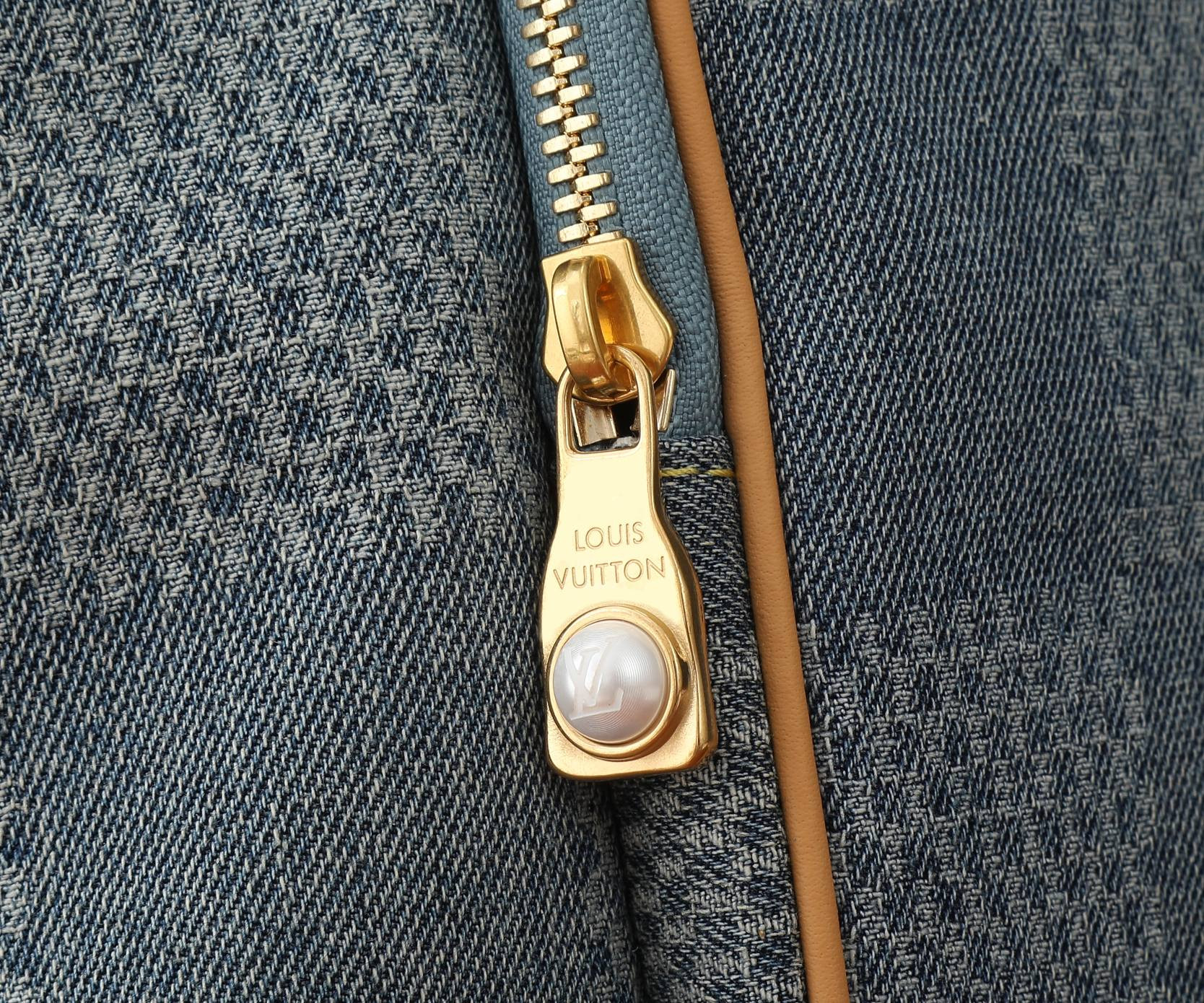 LV Montsouris Backpack N40708 32x40x19cm