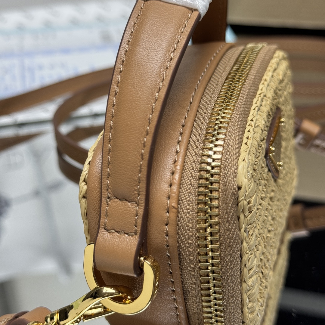 Pra*a crochet and leather mini-pouch 6.5x11x2.5cm