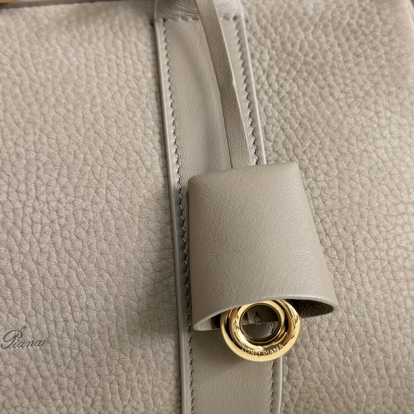 L**o p*ana loom l25 calfskin 25x18x12.5cm