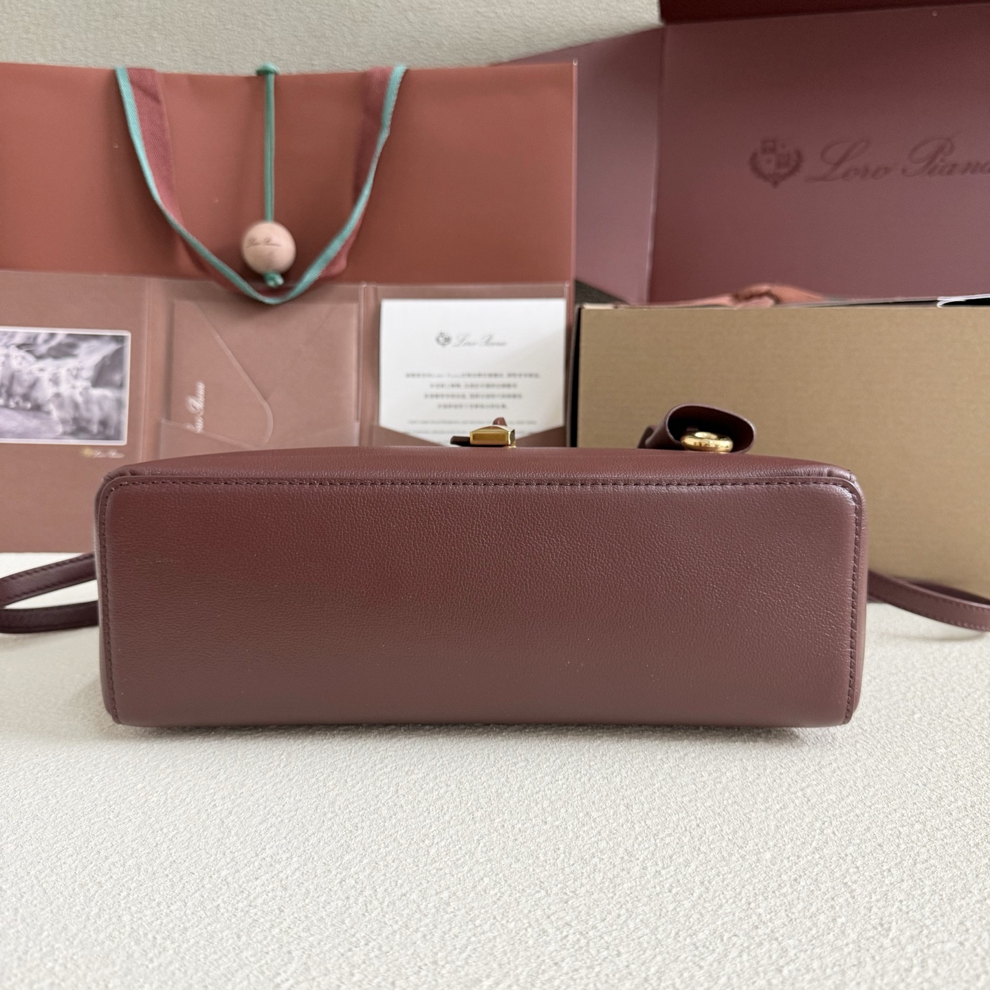 L**o p*ana extra pocket l27 calfskin 16x27x10cm