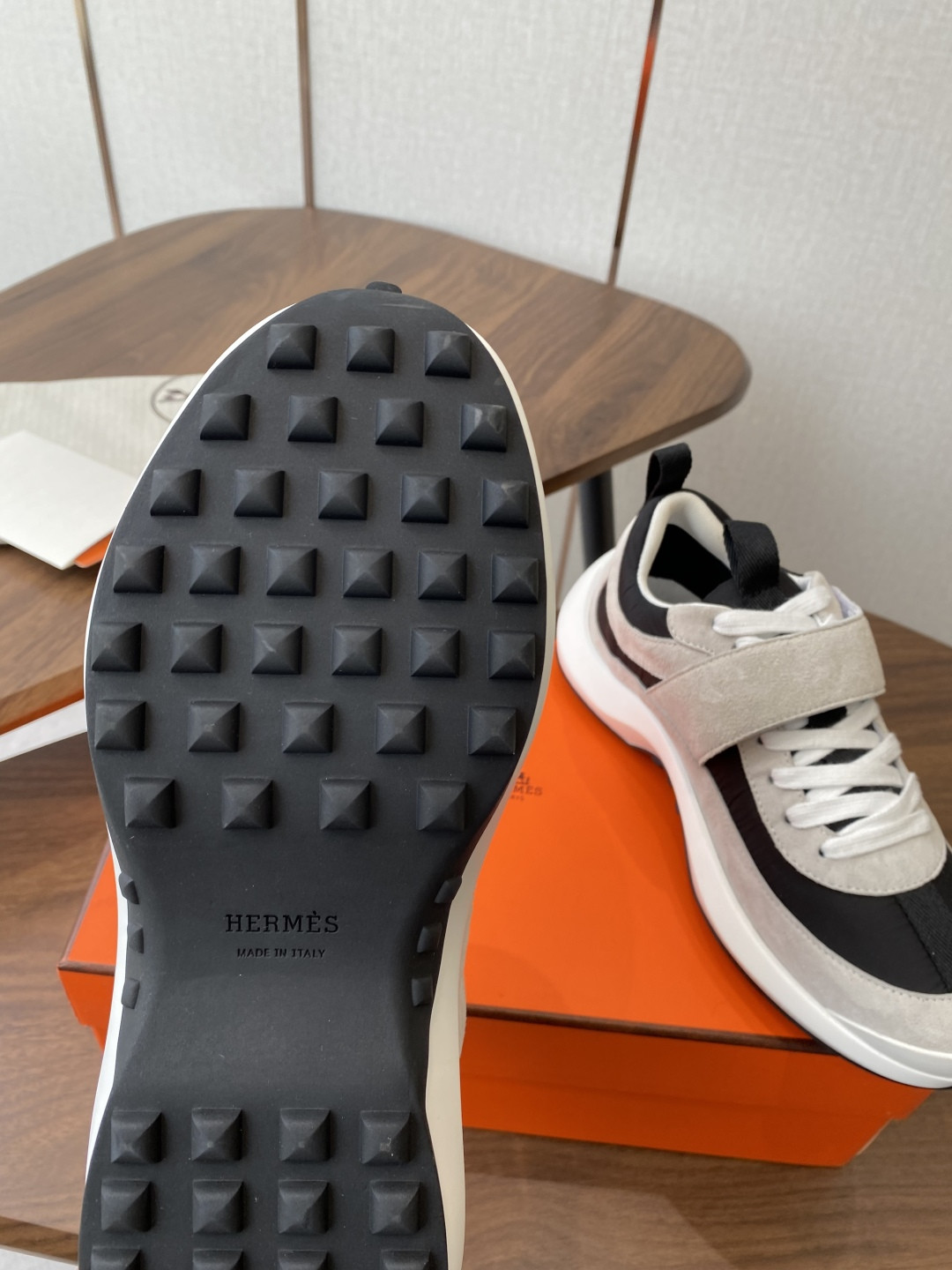ua H**me5 loop sneaker