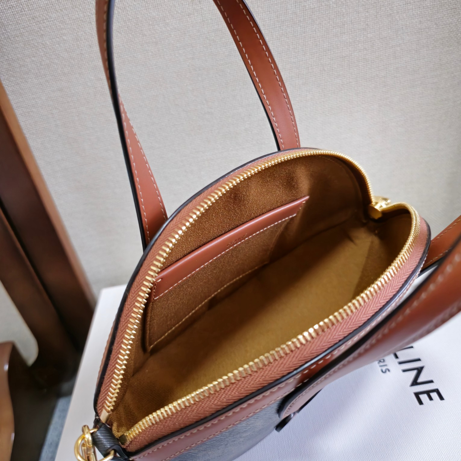 Ce**e oval bag 21x24x5cm