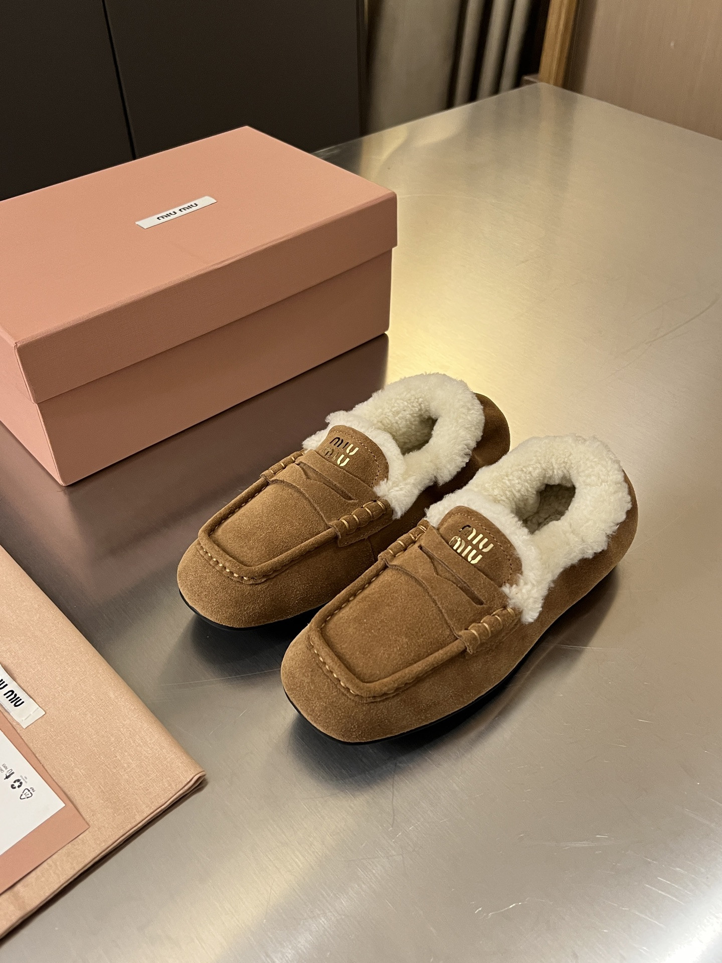 ua M1v M1v ruches suede loafers