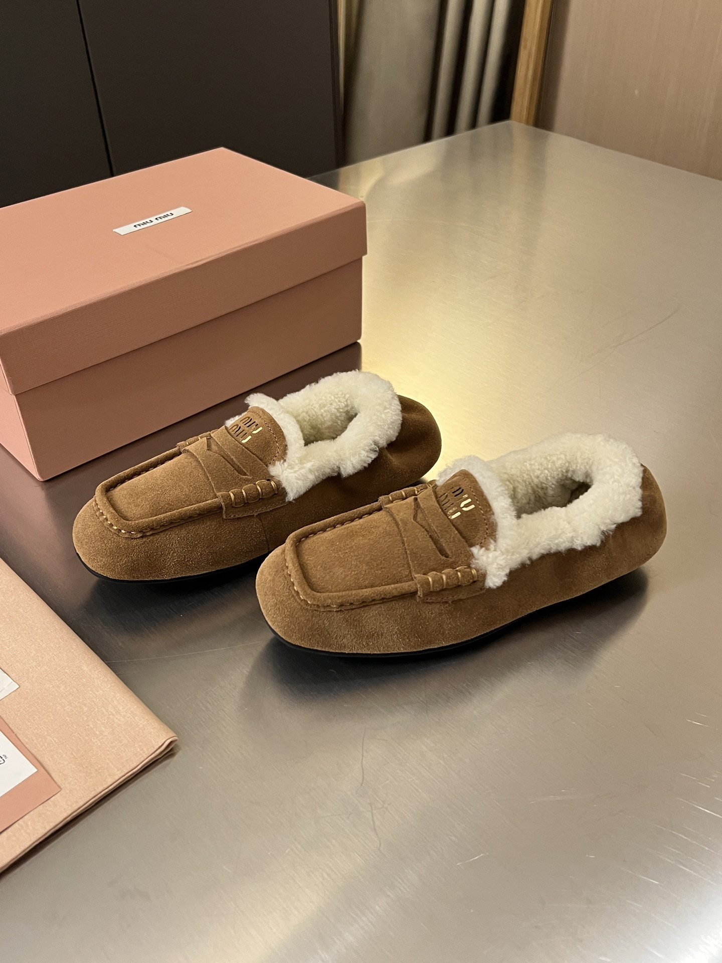 ua M1v M1v ruches suede loafers