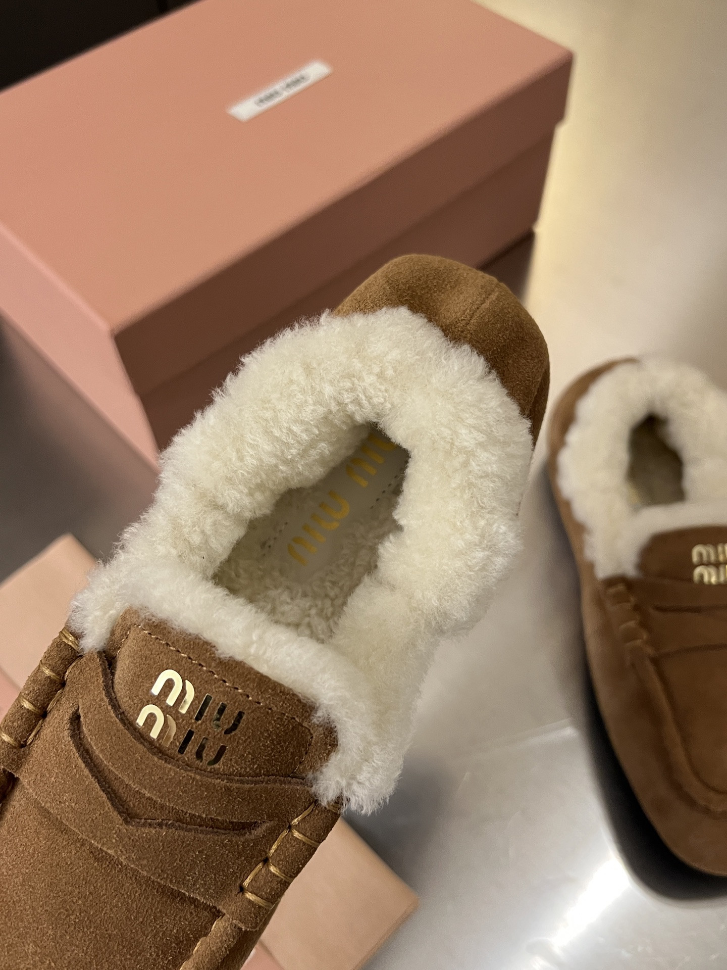 ua M1v M1v ruches suede loafers