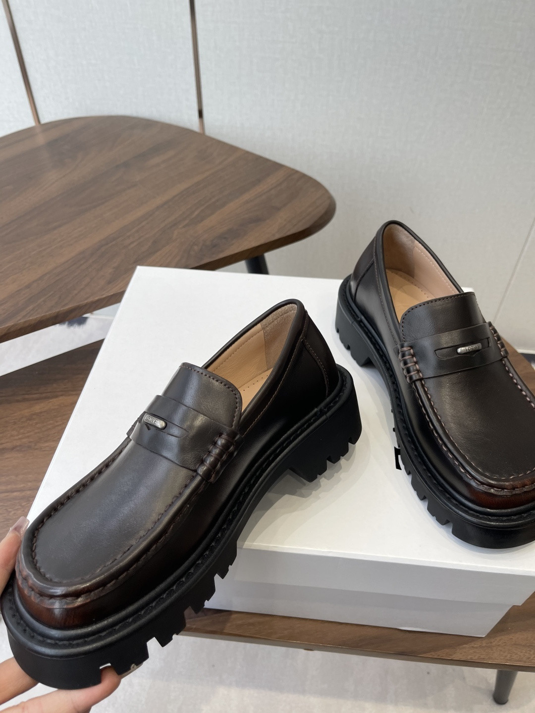 ua L0ew* sierra loafer