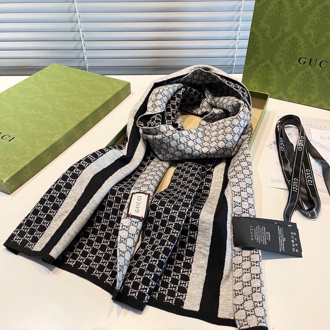 G*u*i scarf 32x180cm