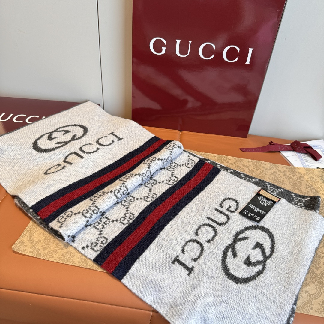 G*u*i scarf 30x190cm