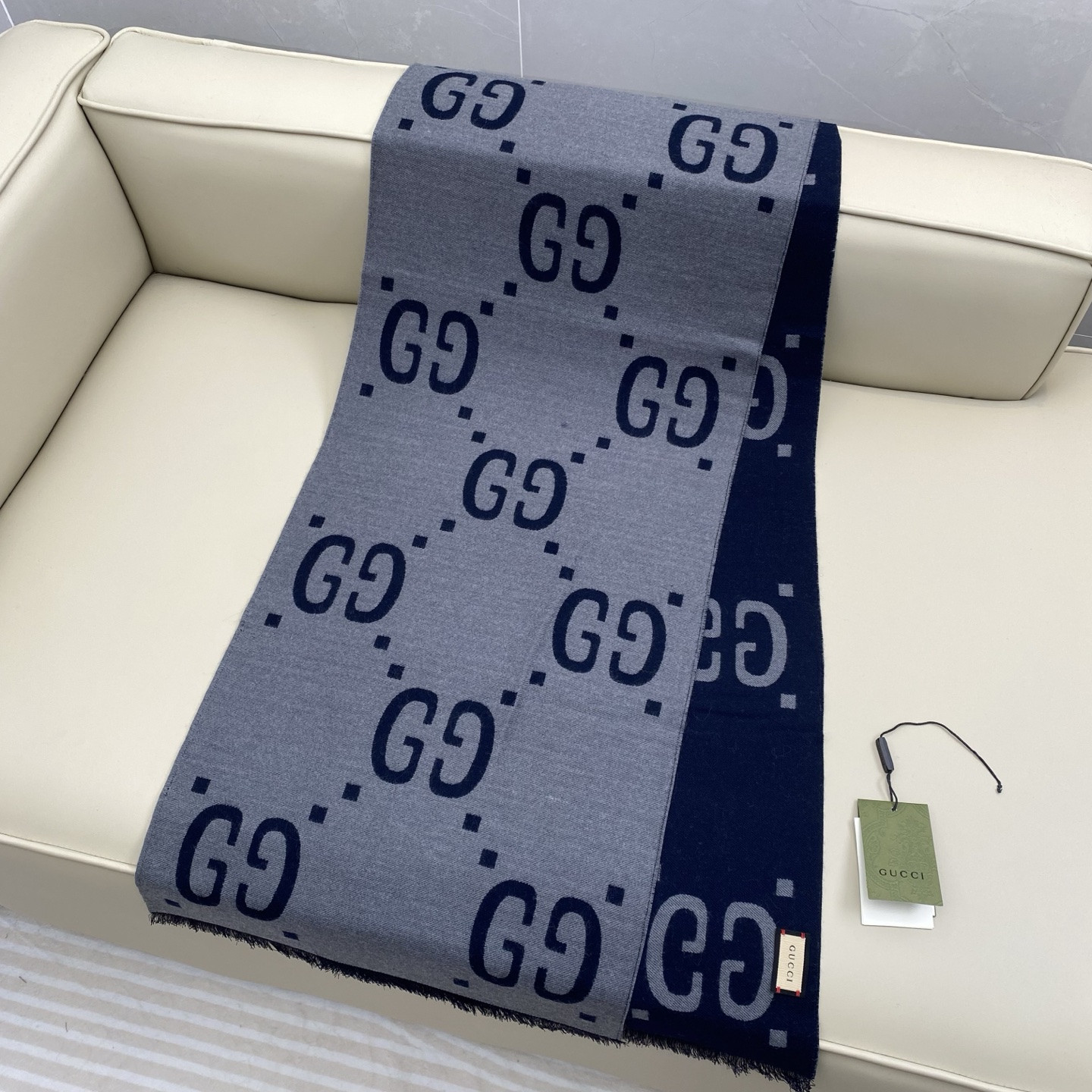 G*u*i scarf 190x35cm