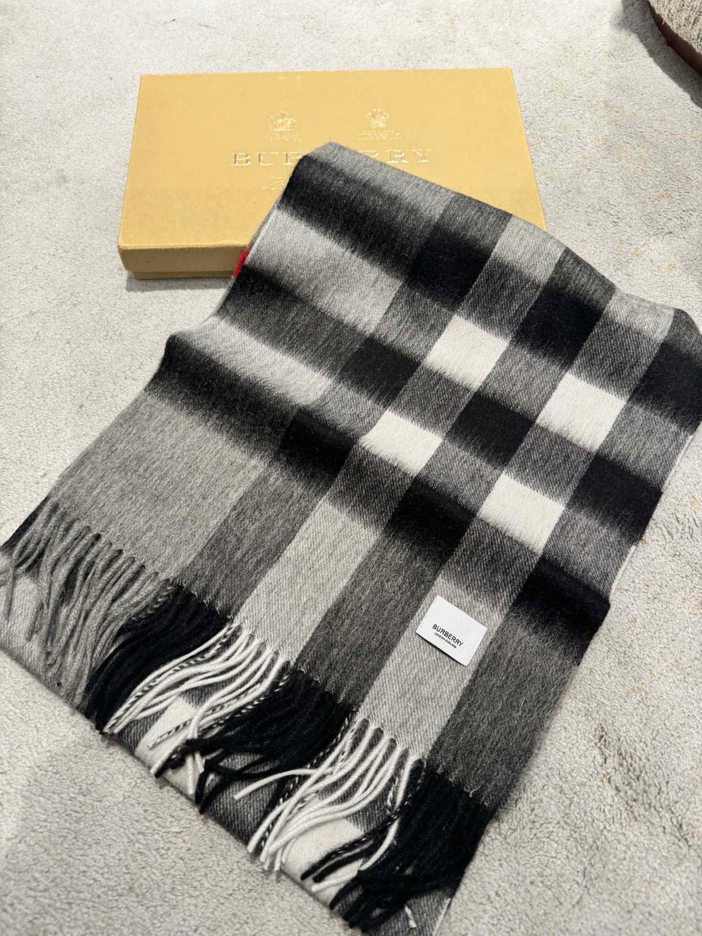 B**rry scarf 35x180cm