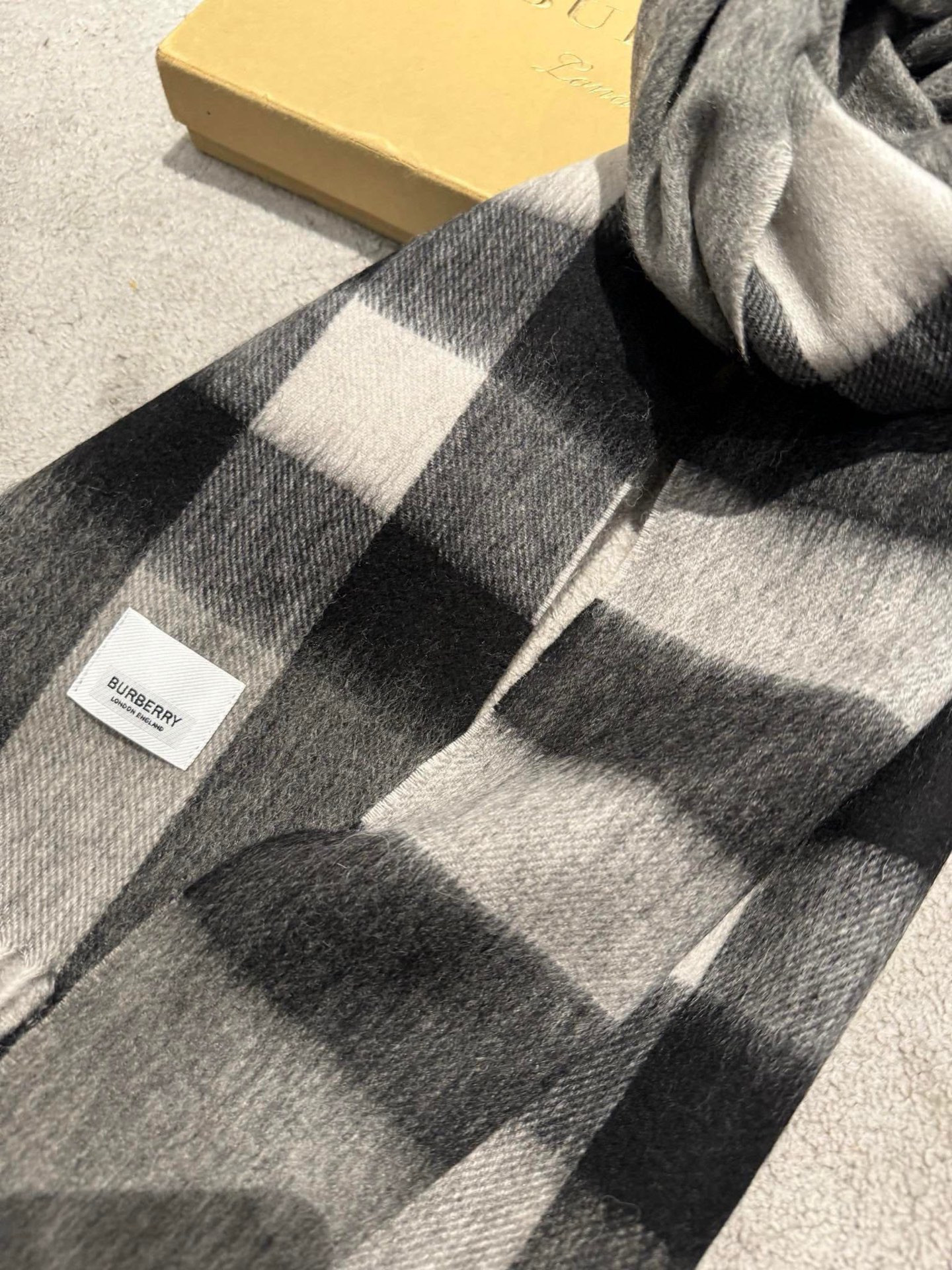 B**rry scarf 35x180cm
