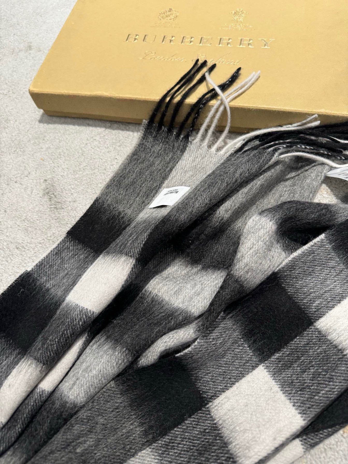 B**rry scarf 35x180cm