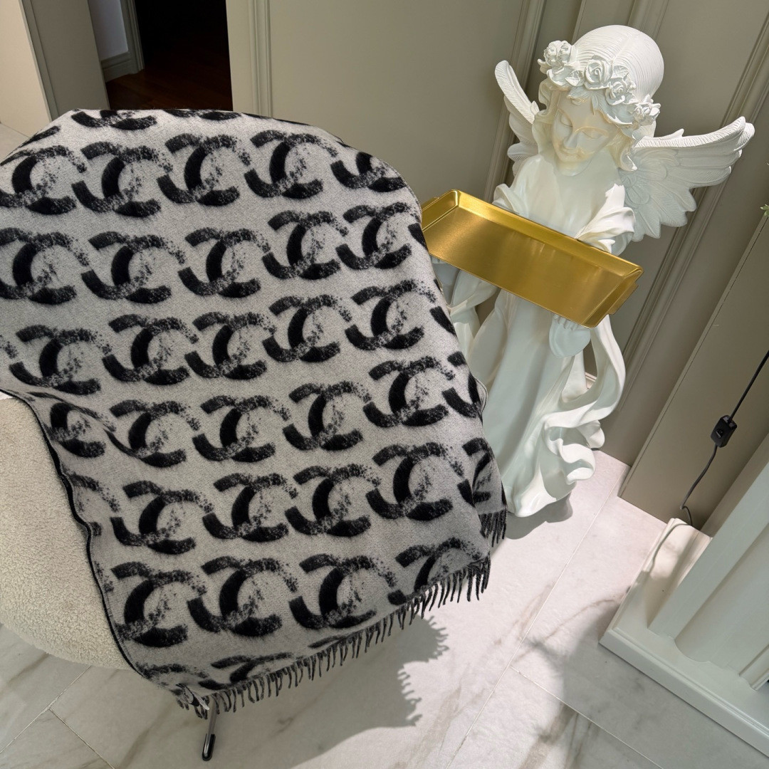 Ch*el scarf 65x210cm 100% cashmere