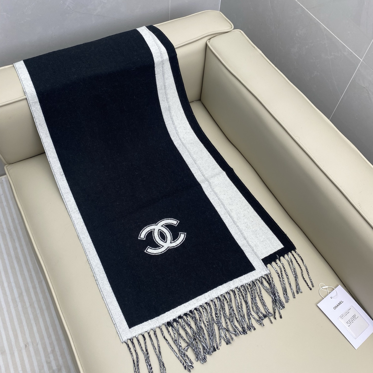 Ch*el scarf 34x184cm 100% sheep wool