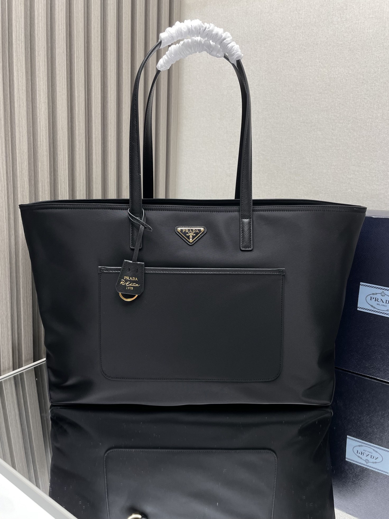 Pra*a re-edition 1978 large re-nylon and saffiano leather tote bag 31x43x15cm