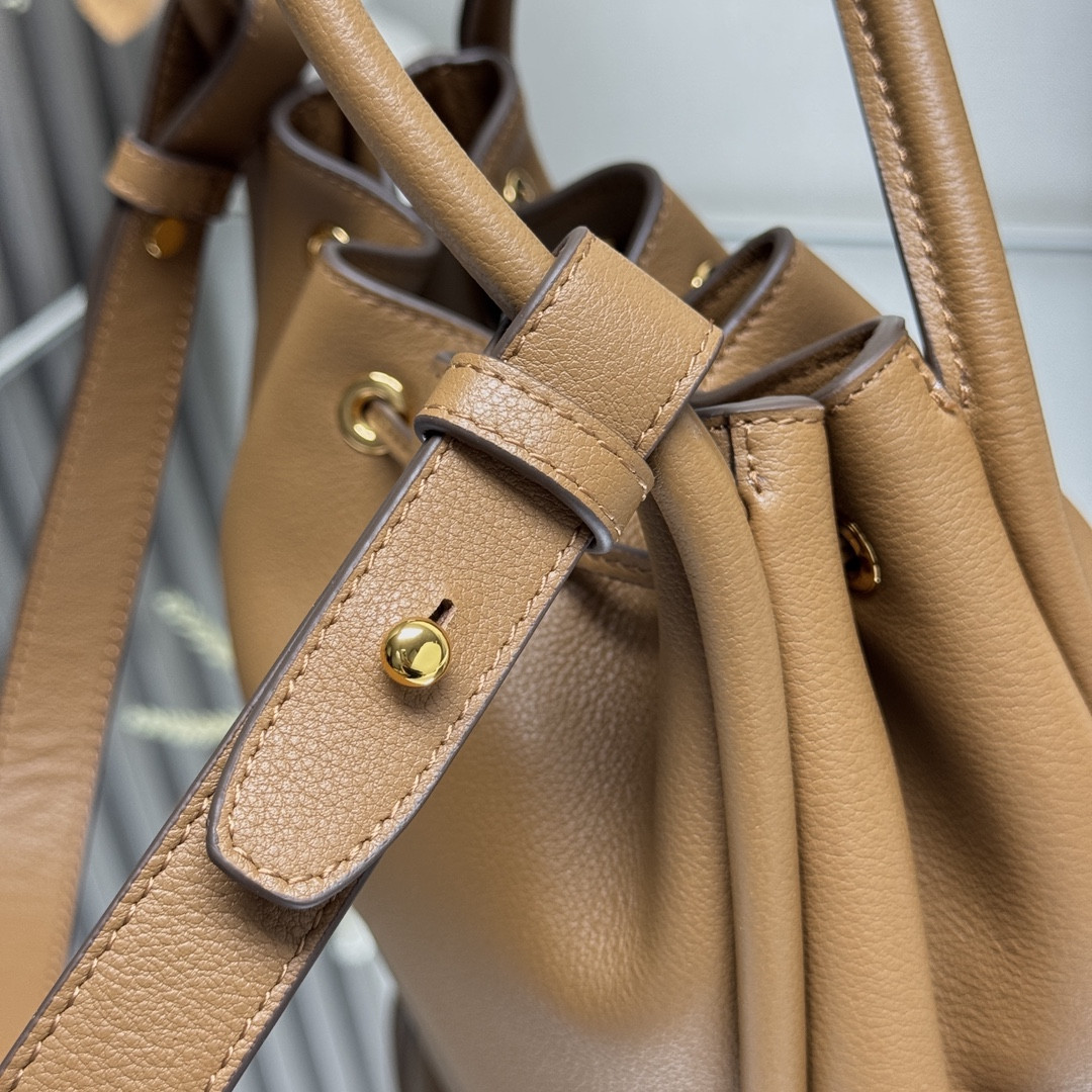 Pra*a darling drawstring bucket bag 22x21x10.5cm