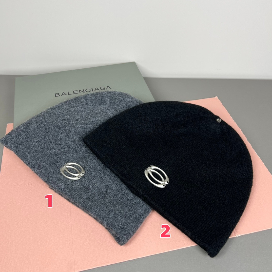Ba*len*cia*ga beanie
