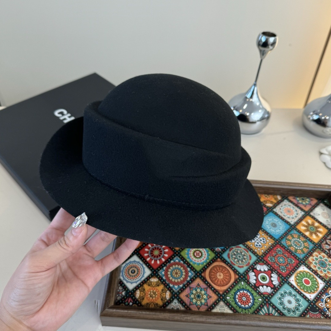 Ch*el hat 57cm head circumference