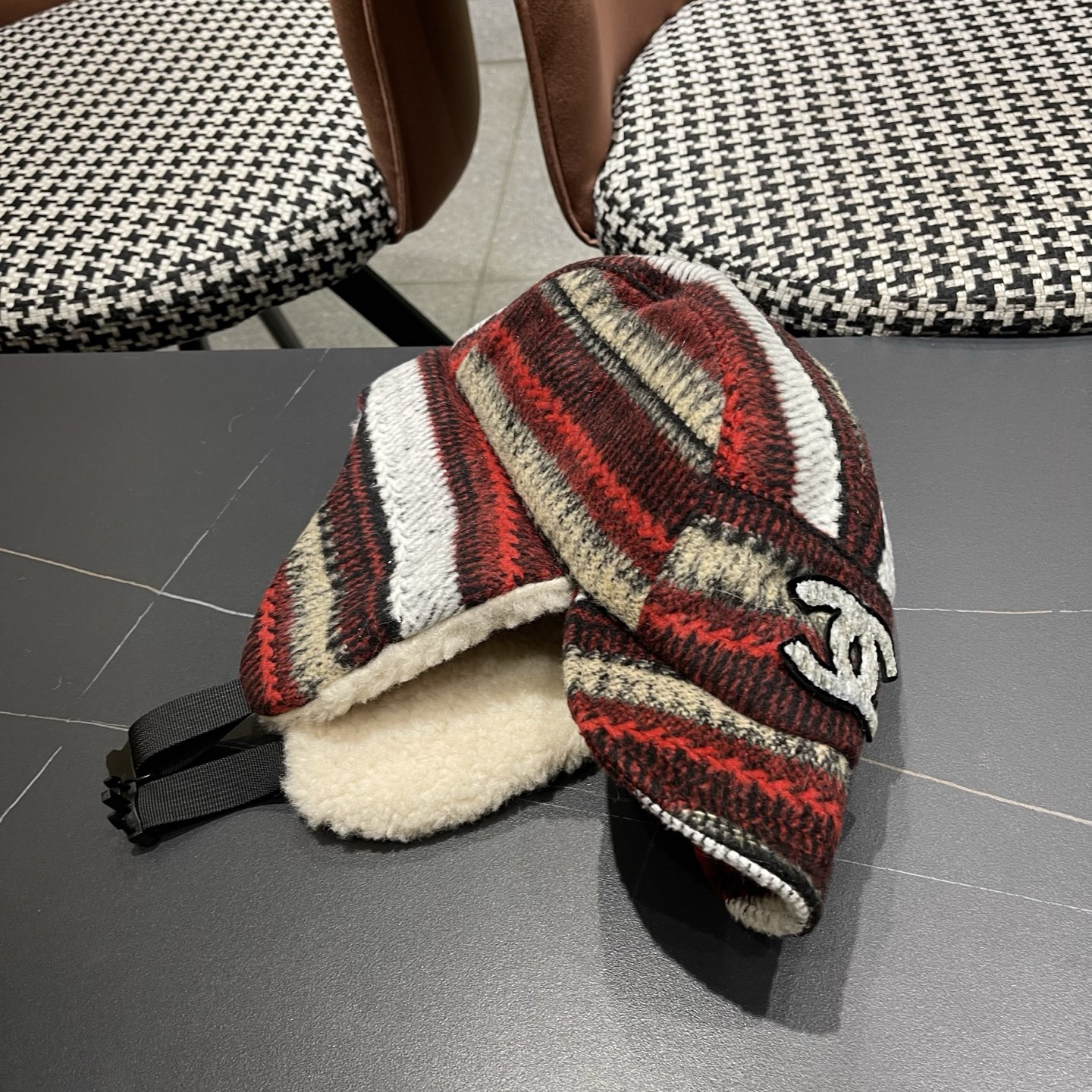 Ch*el trapper hat