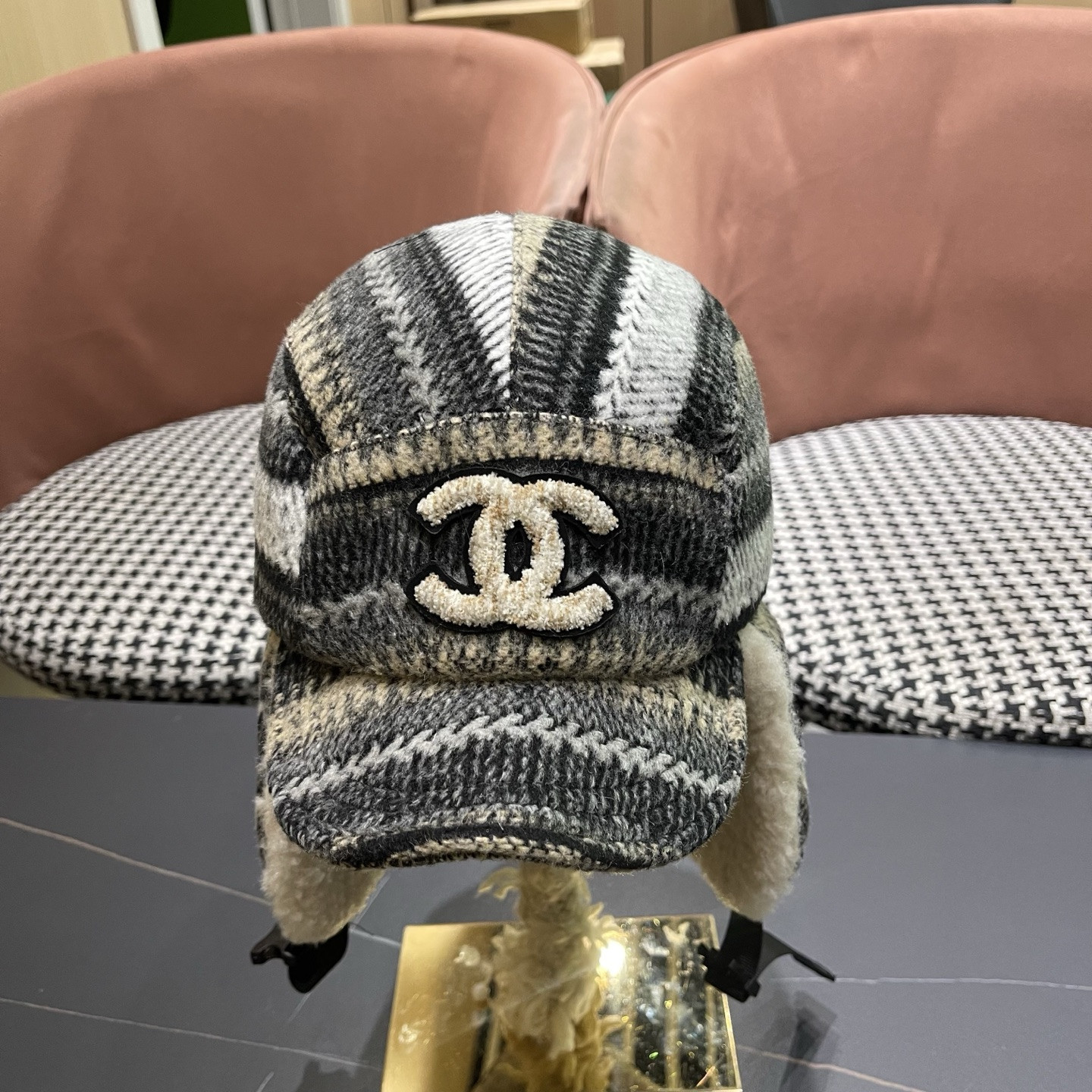 Ch*el trapper hat