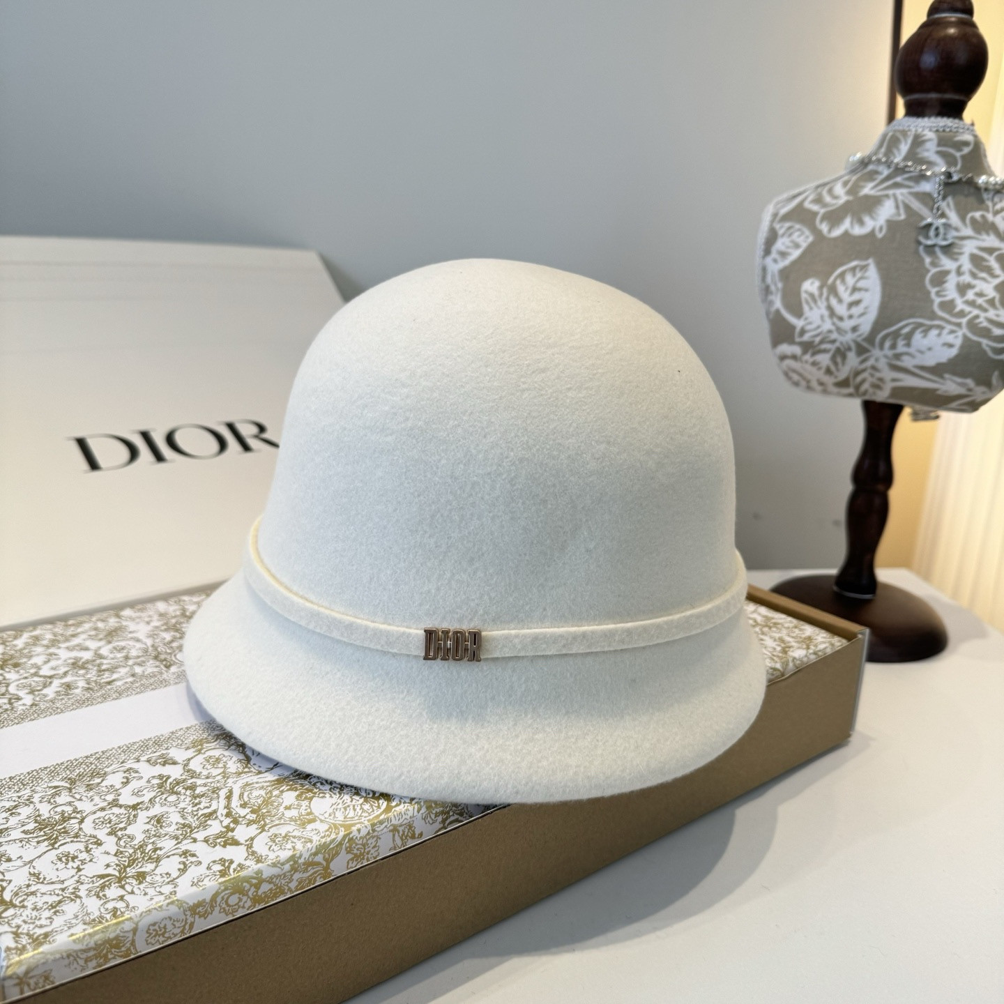 D*or wool felt bucket hat