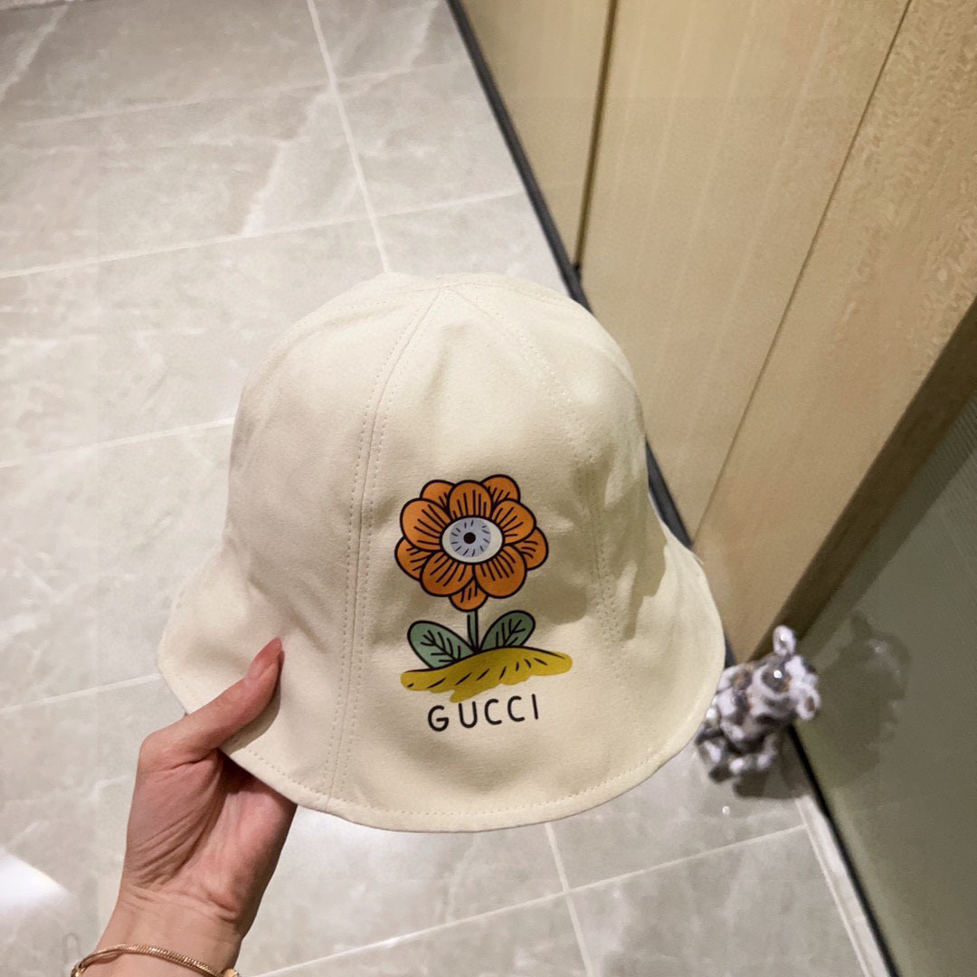 G*u*i bucket hat