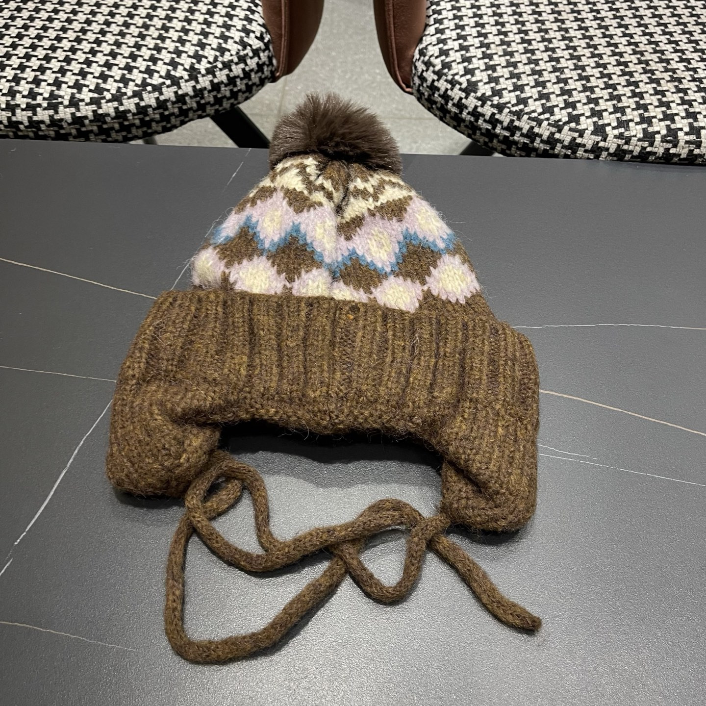 G*u*i knit trapper hat