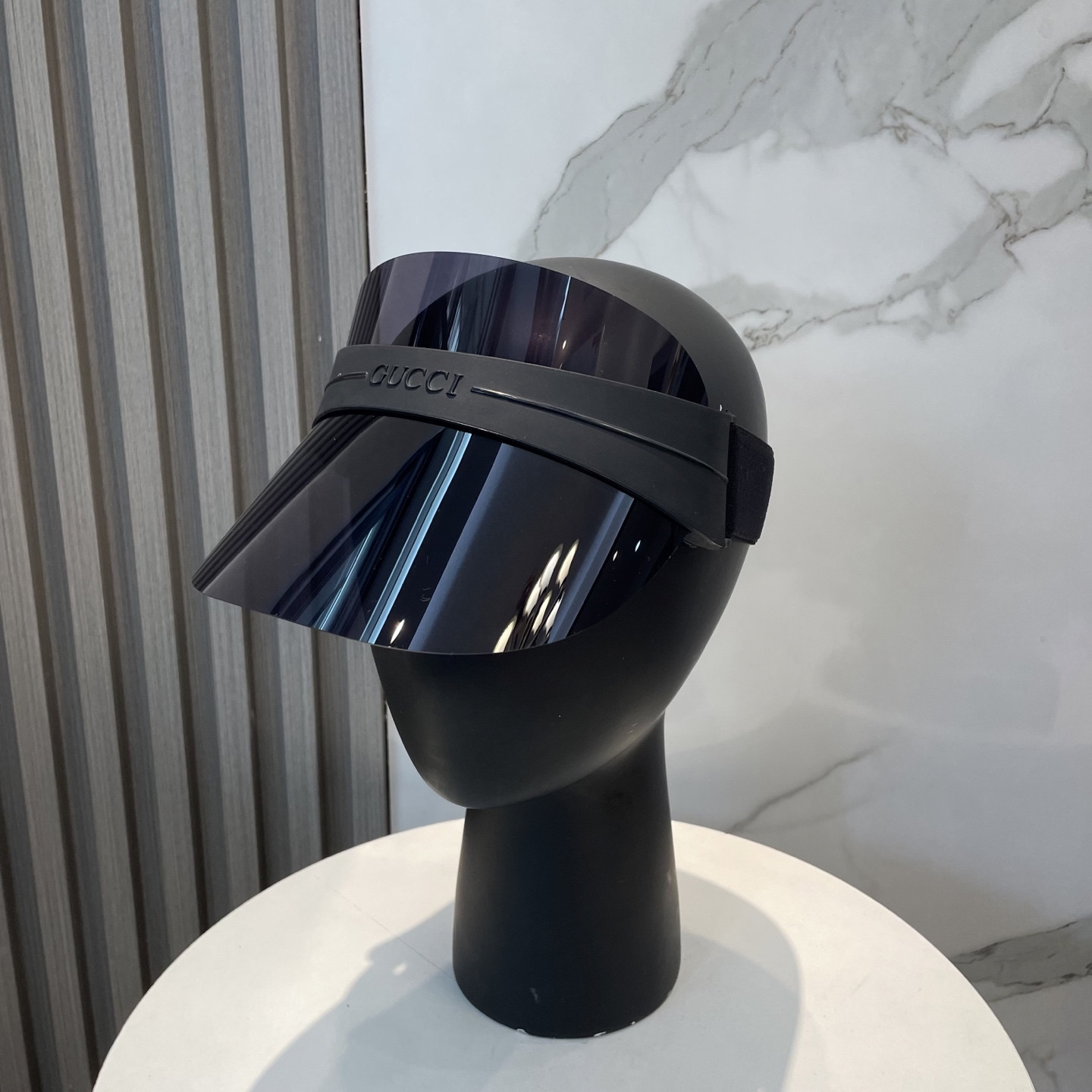G*u*i visor hat