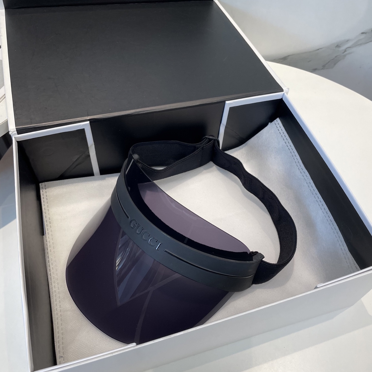 G*u*i visor hat
