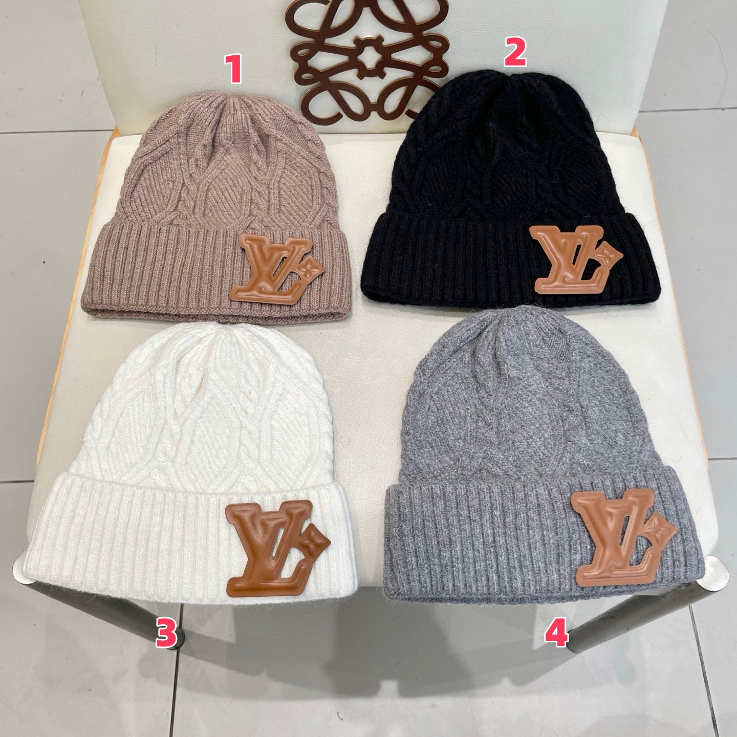 l0*is V*t0n beanie 70% wool 30% rabbit hair
