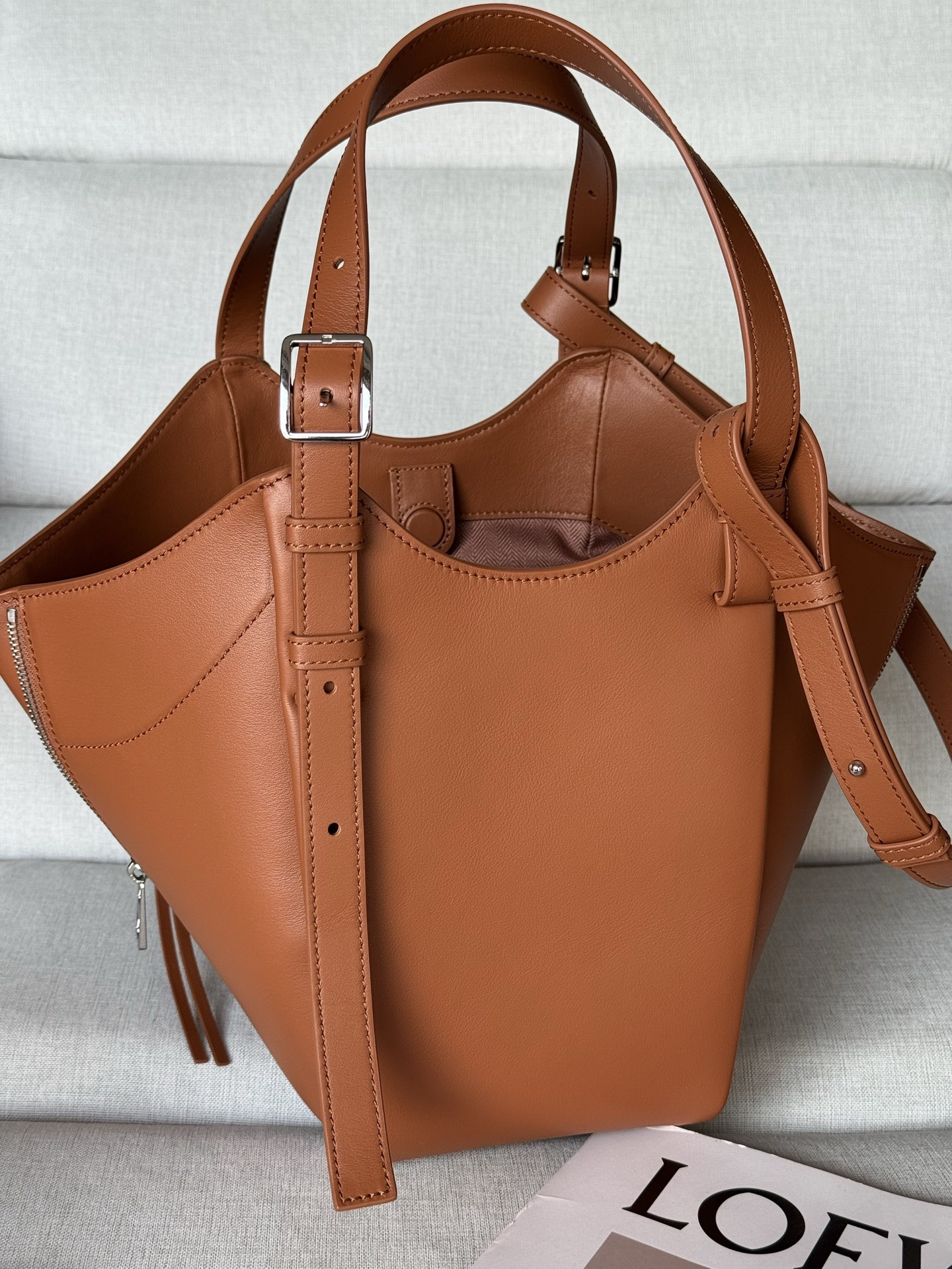 L0ew* hammock flip bag in classic calfskin no pendant 21x15x22.5cm