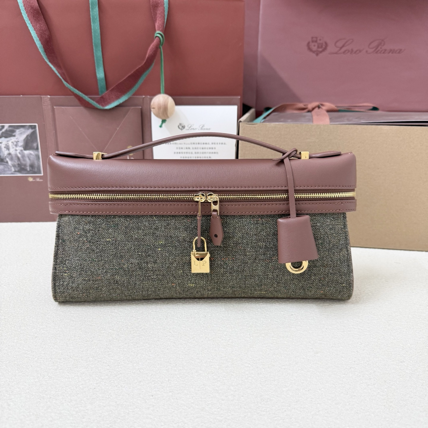 L**o p*ana extra clutch l29 29x14x3cm