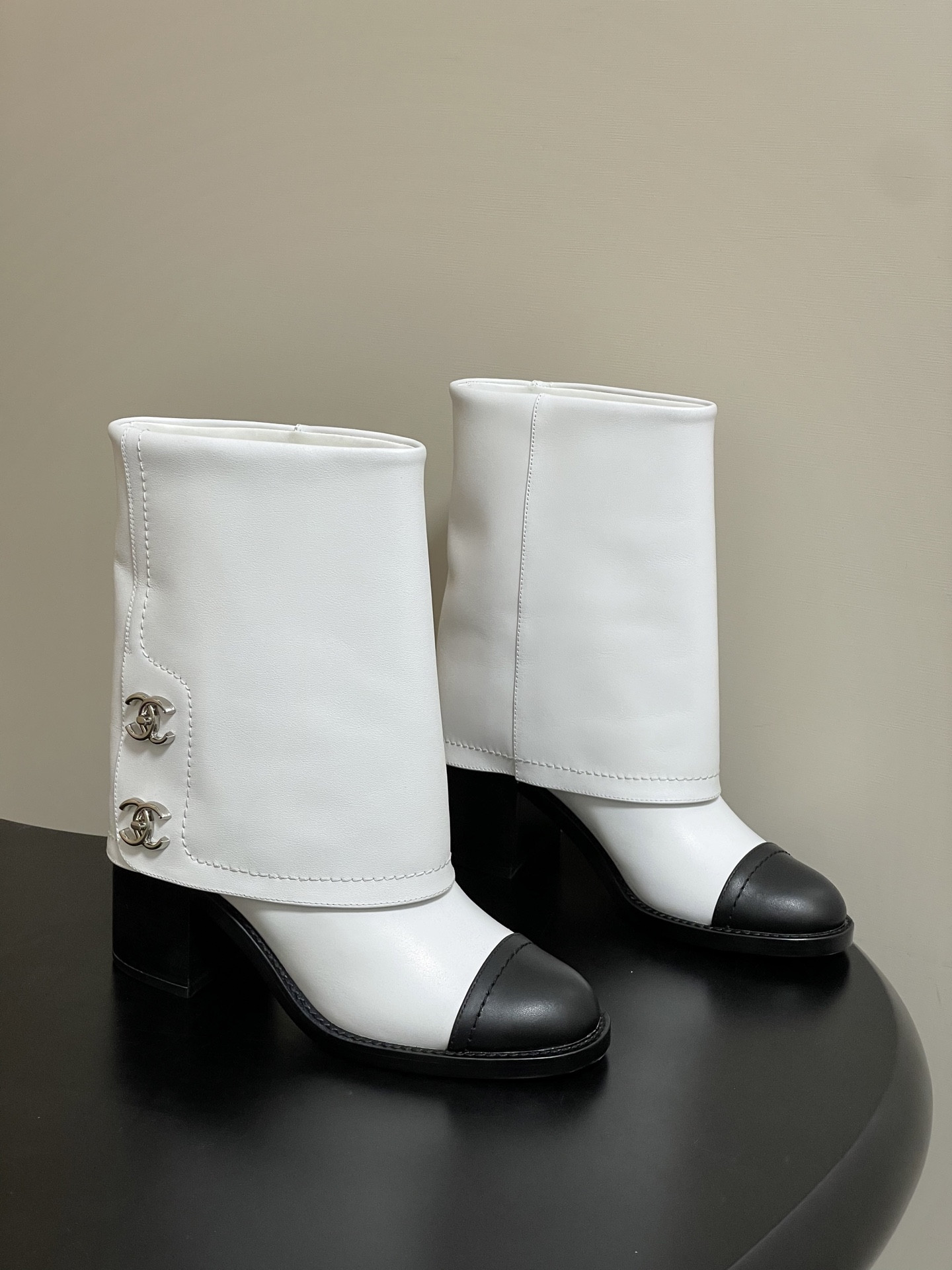 ua Ch*el short boots 7cm heel
