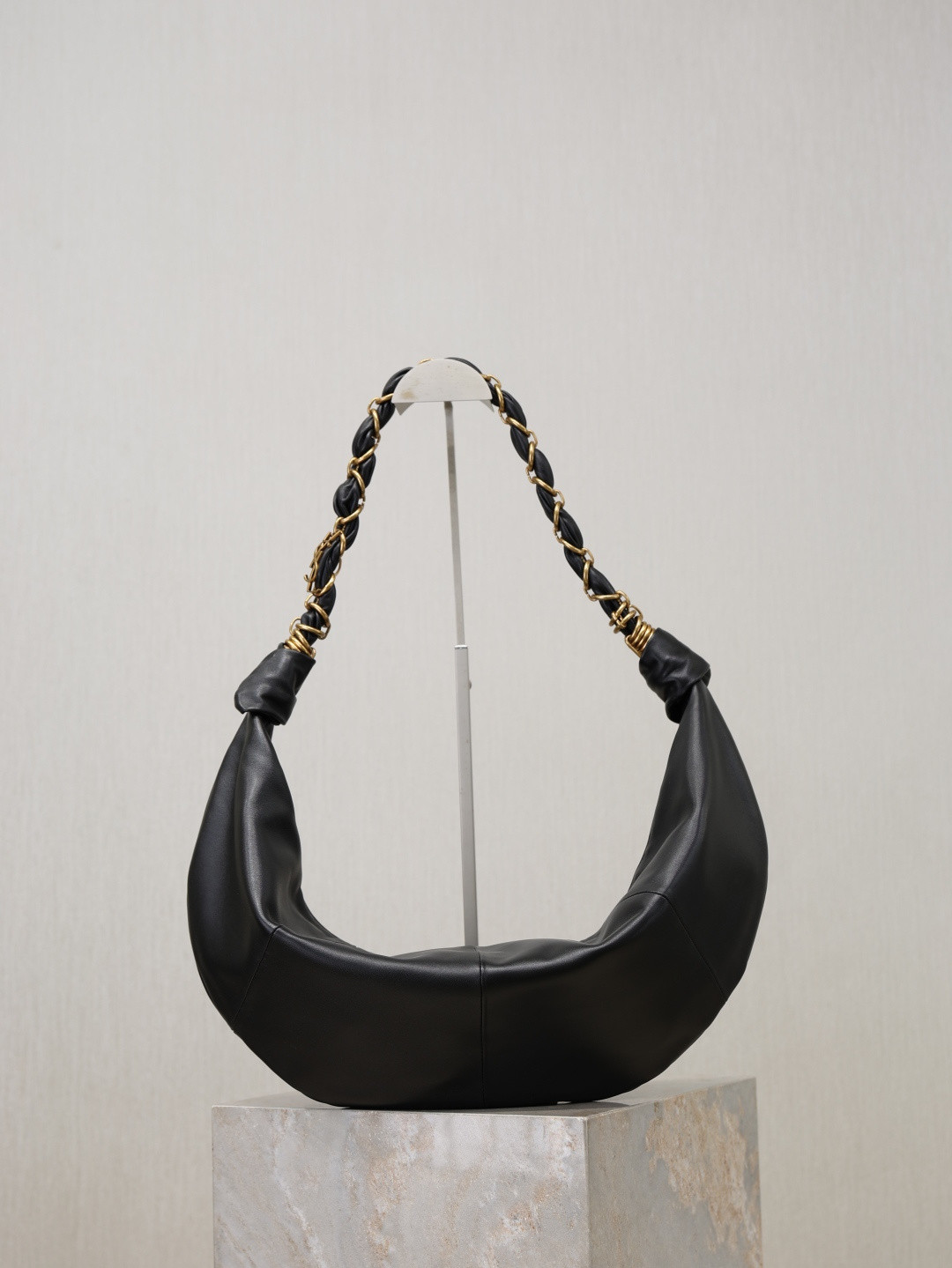 Y*L amalia hobo in lambskin 23-62x28x4cm