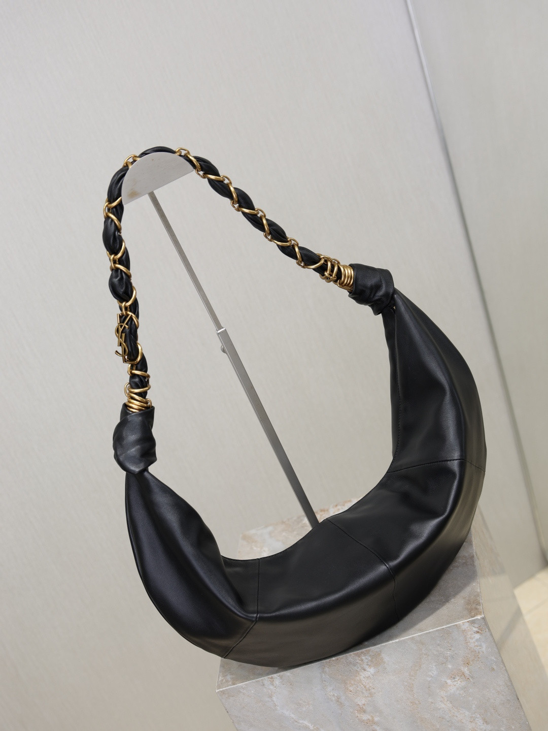 Y*L amalia hobo in lambskin 23-62x28x4cm