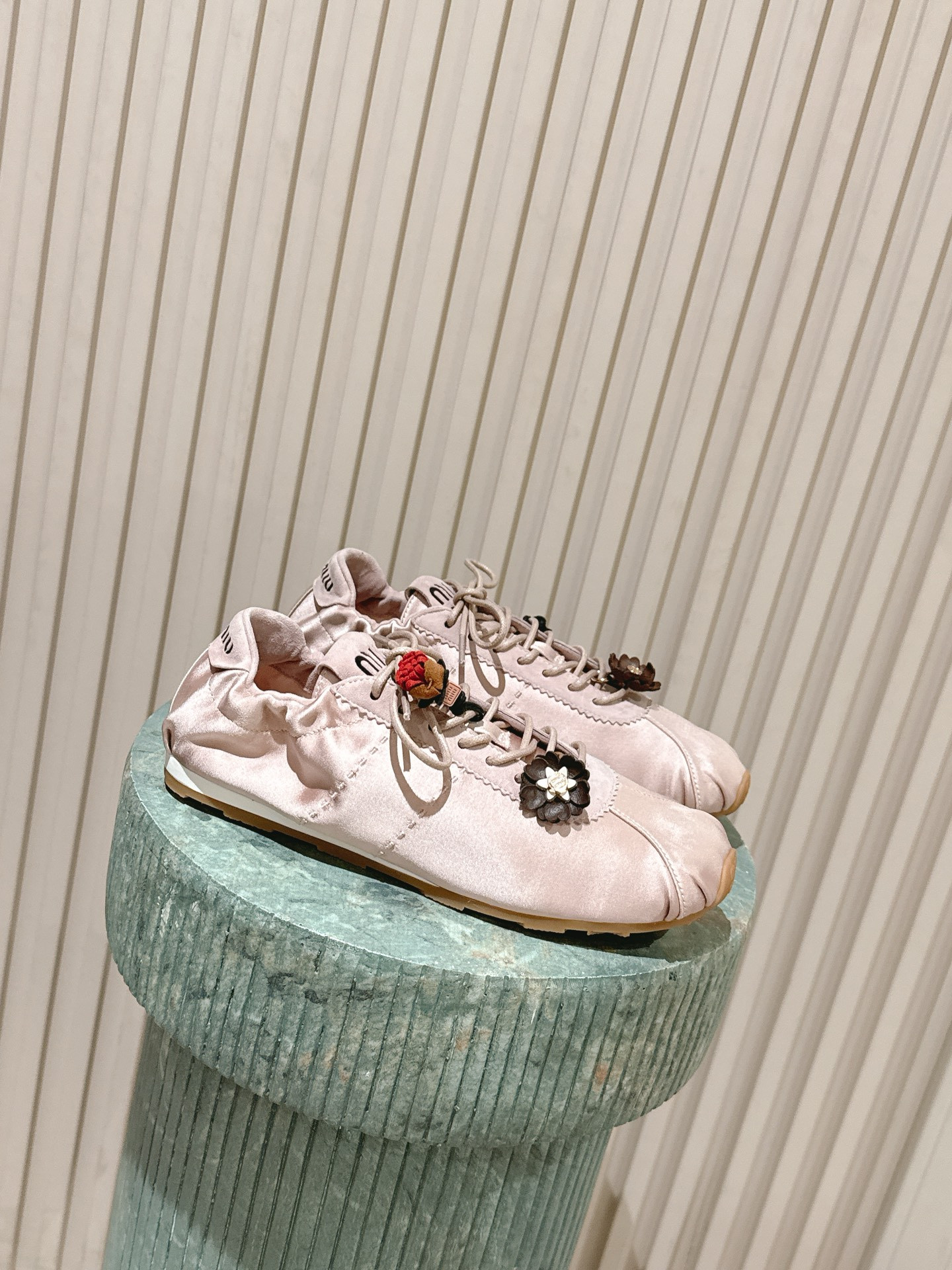 ua M1v M1v plume satin sneakers