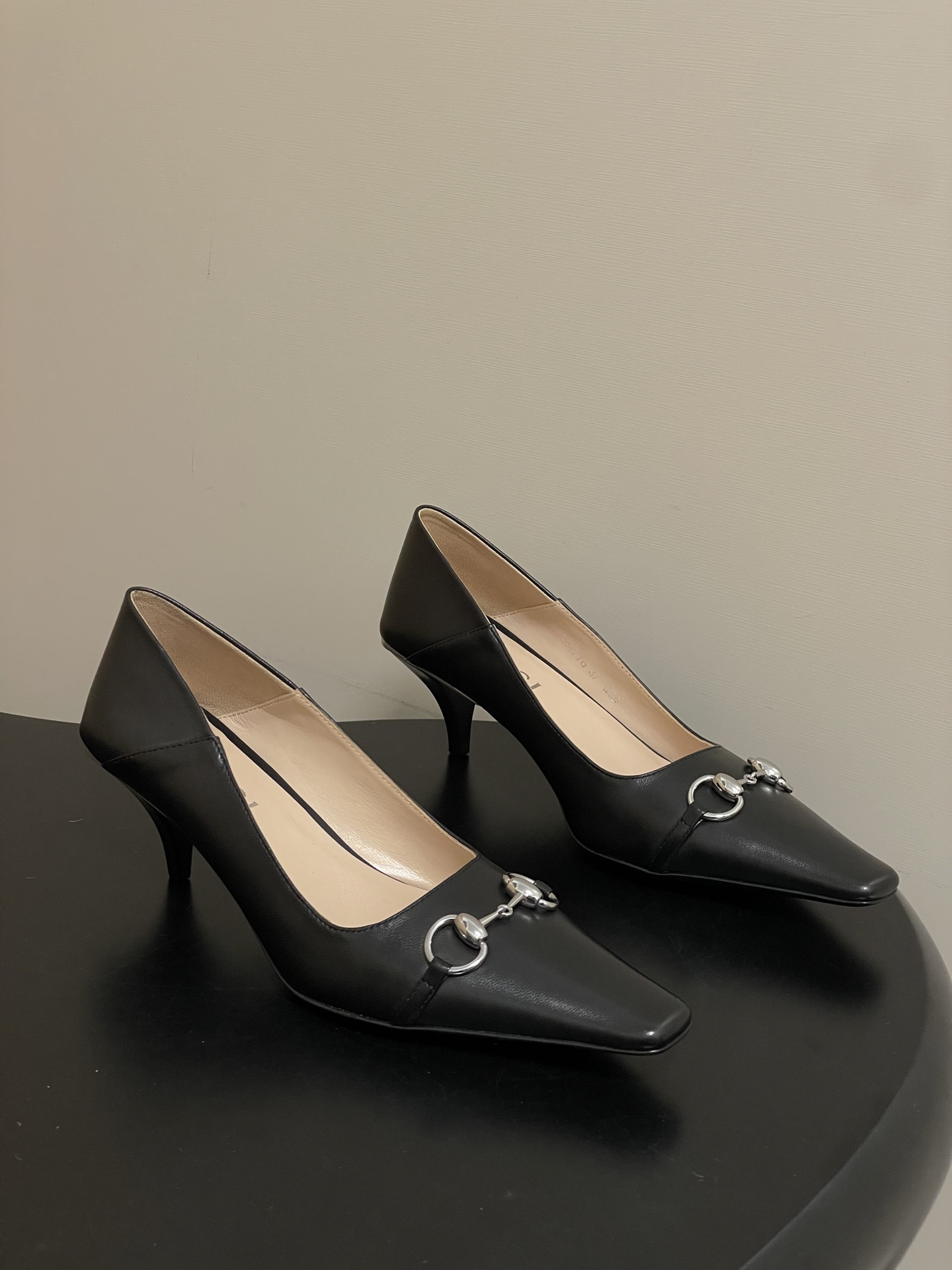 ua G*u*i vittoria pump