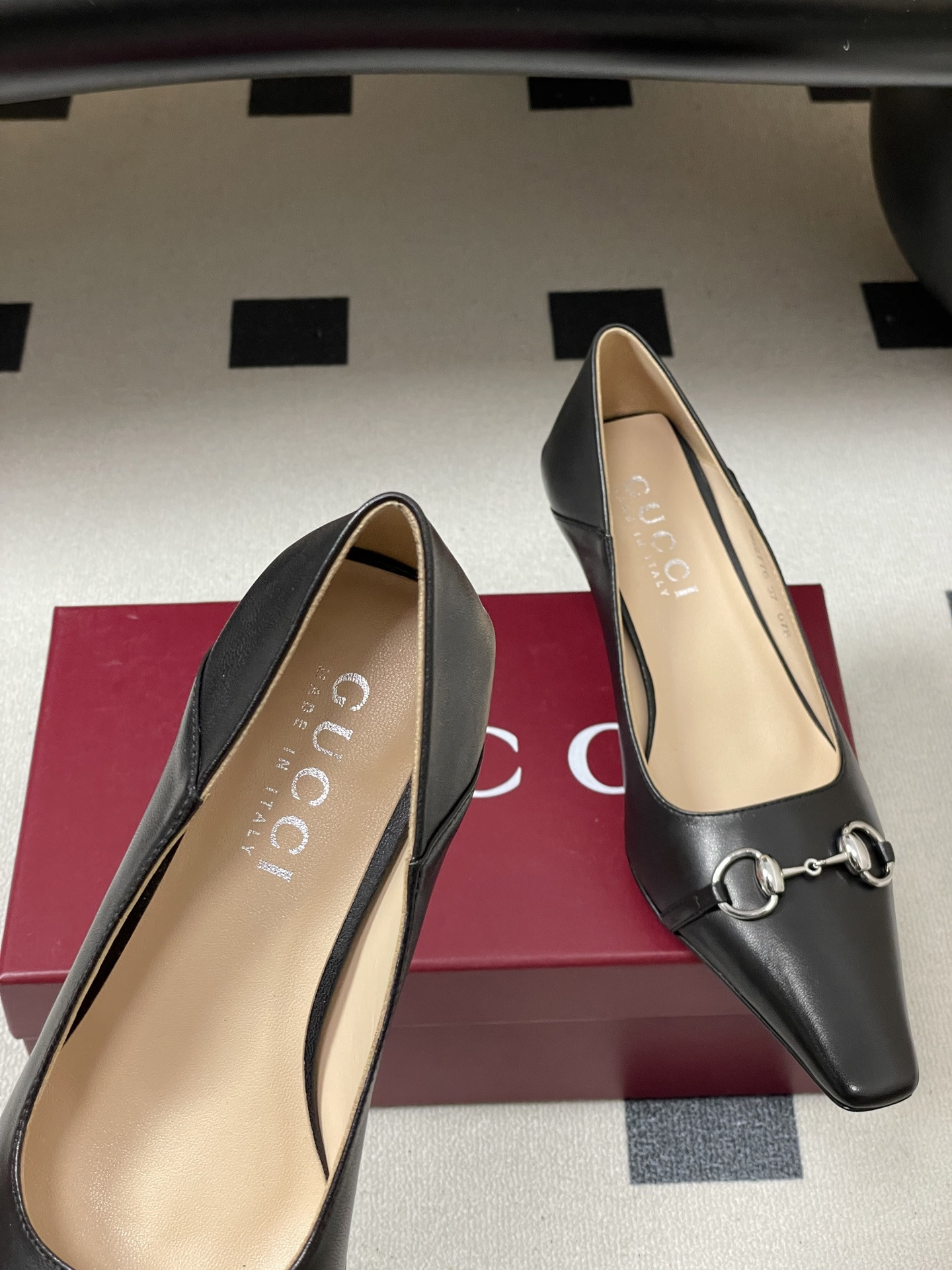 ua G*u*i vittoria pump