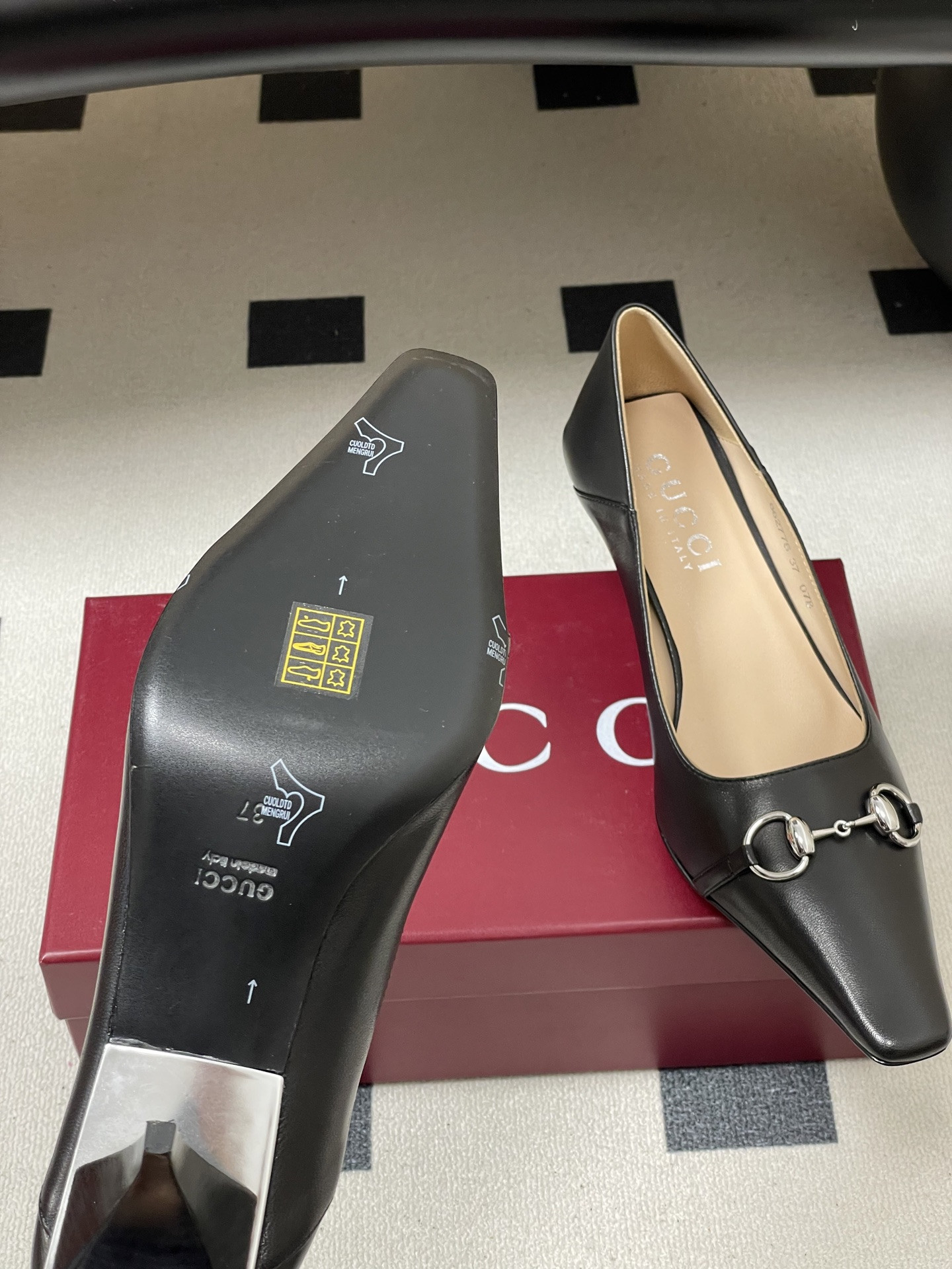 ua G*u*i vittoria pump