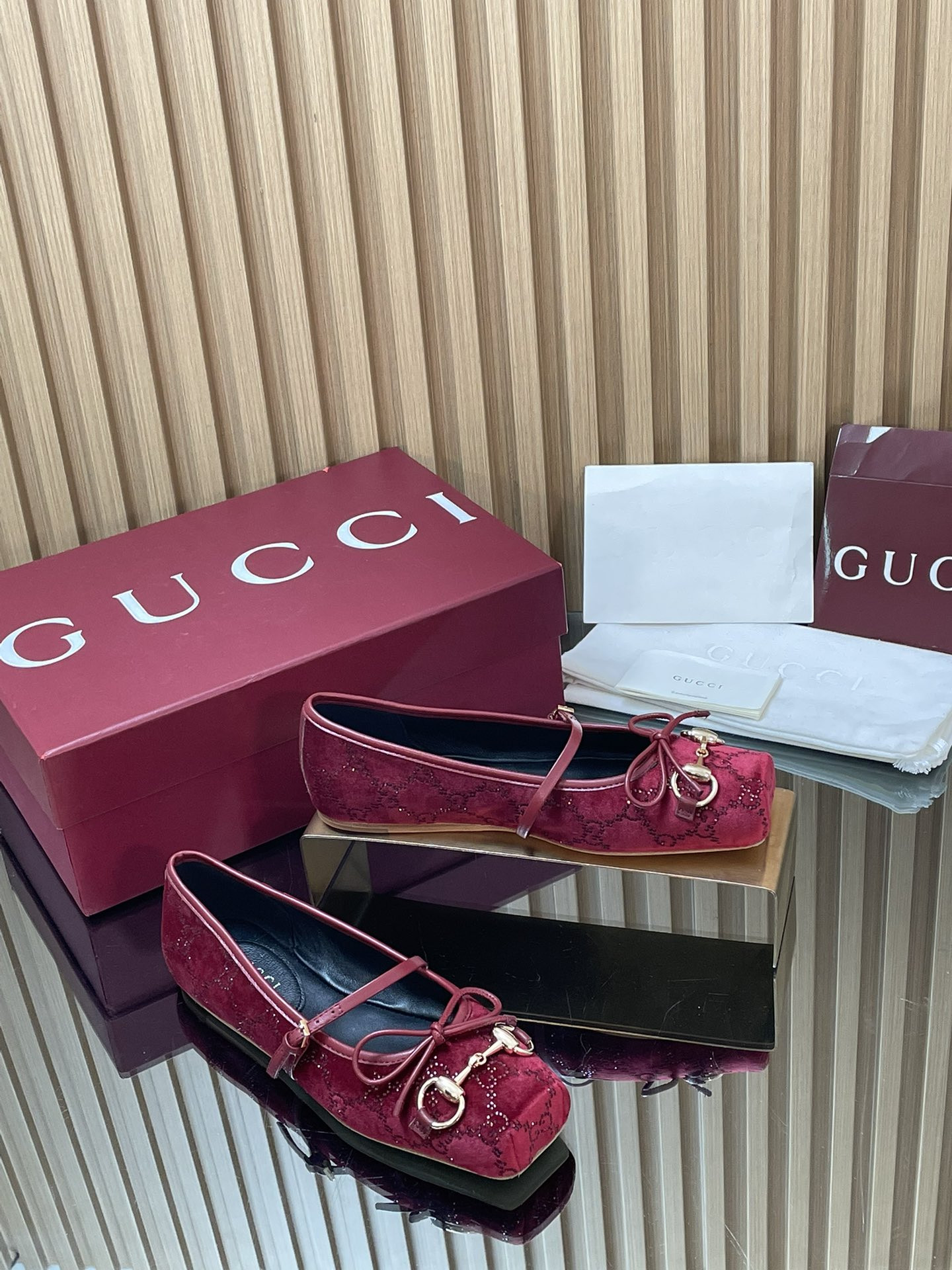 ua G*u*i horsebit ballet flat