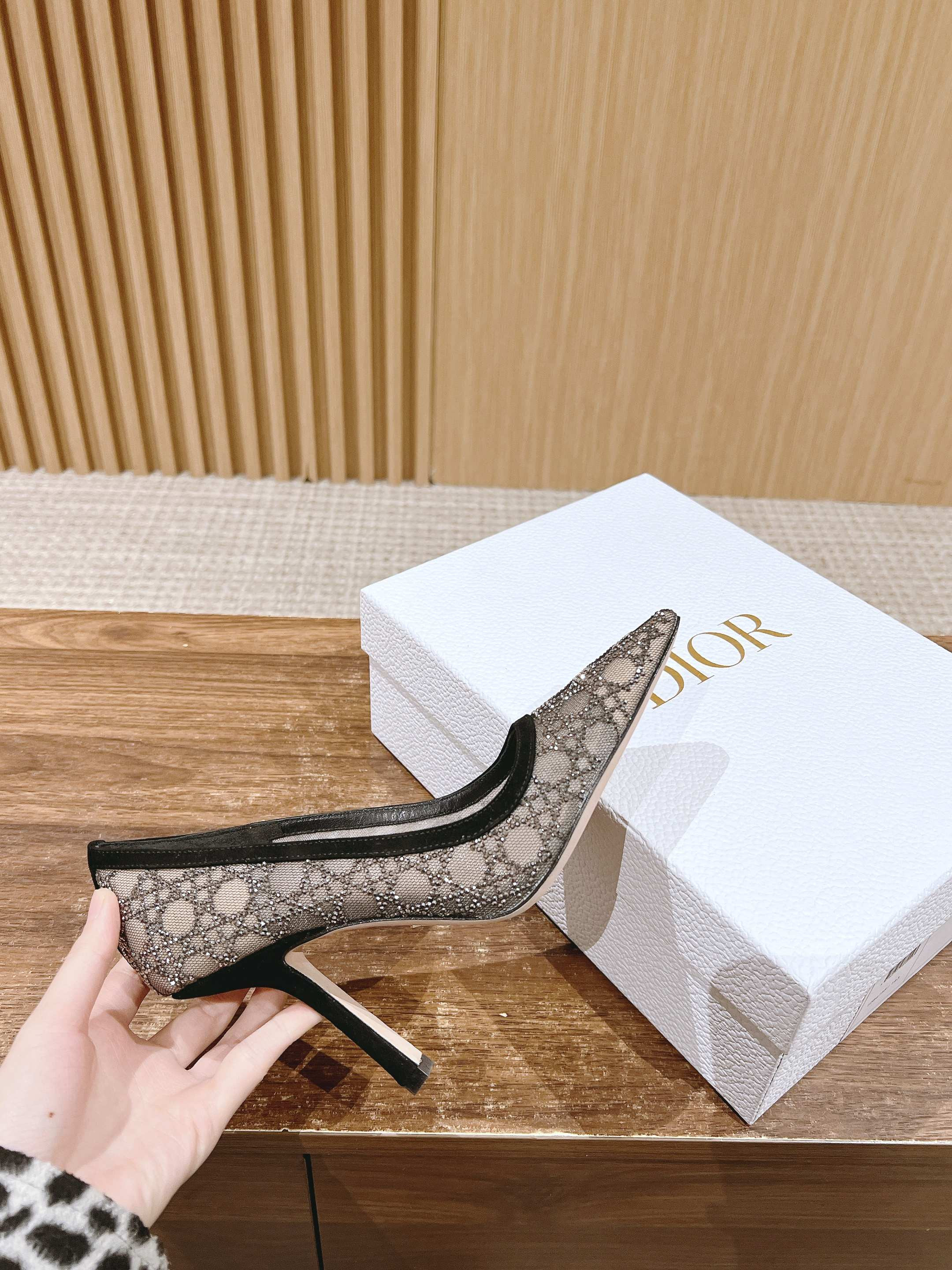 ua D*or aD*orable pump