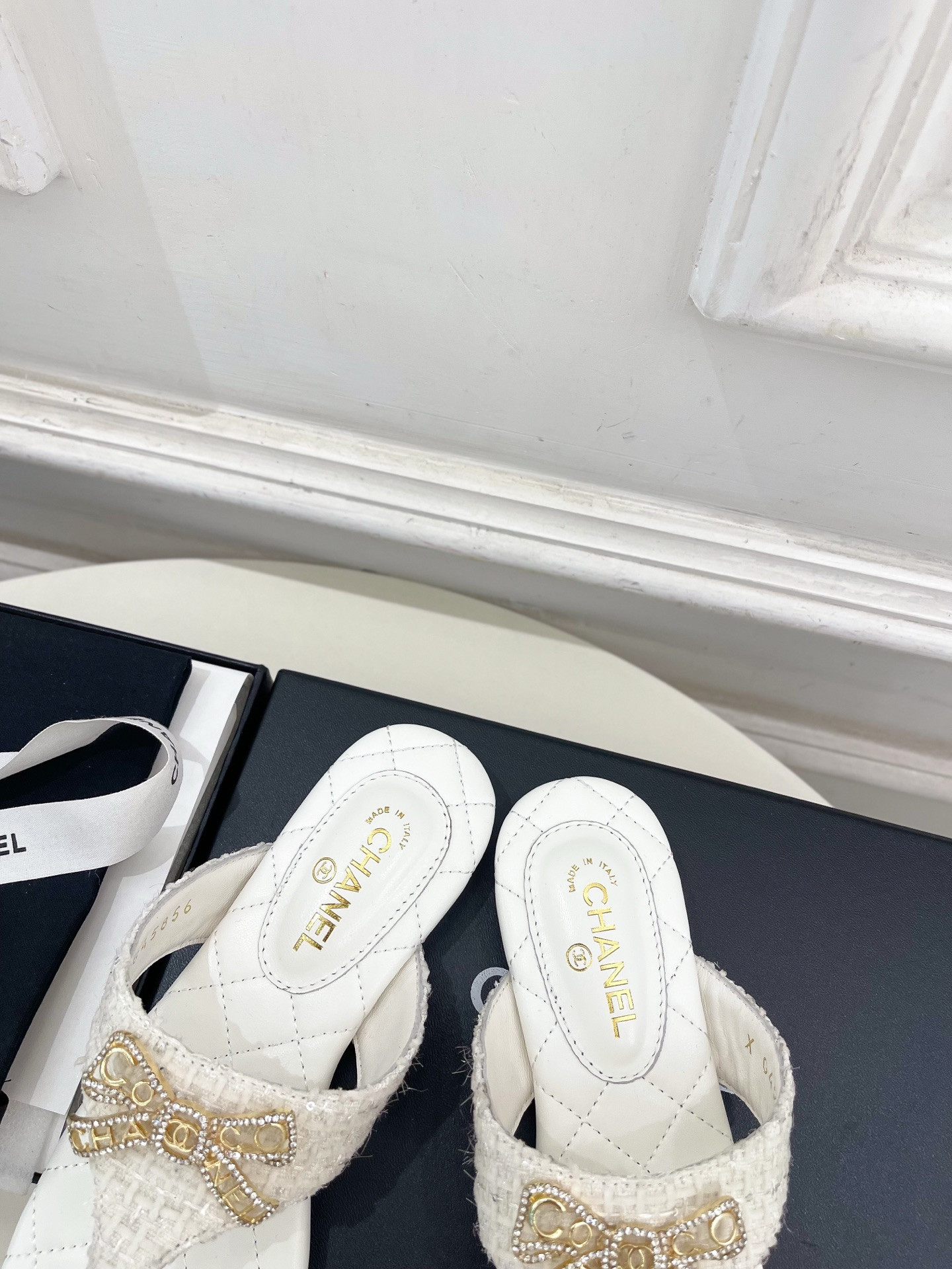 ua Ch*el thongs sandals