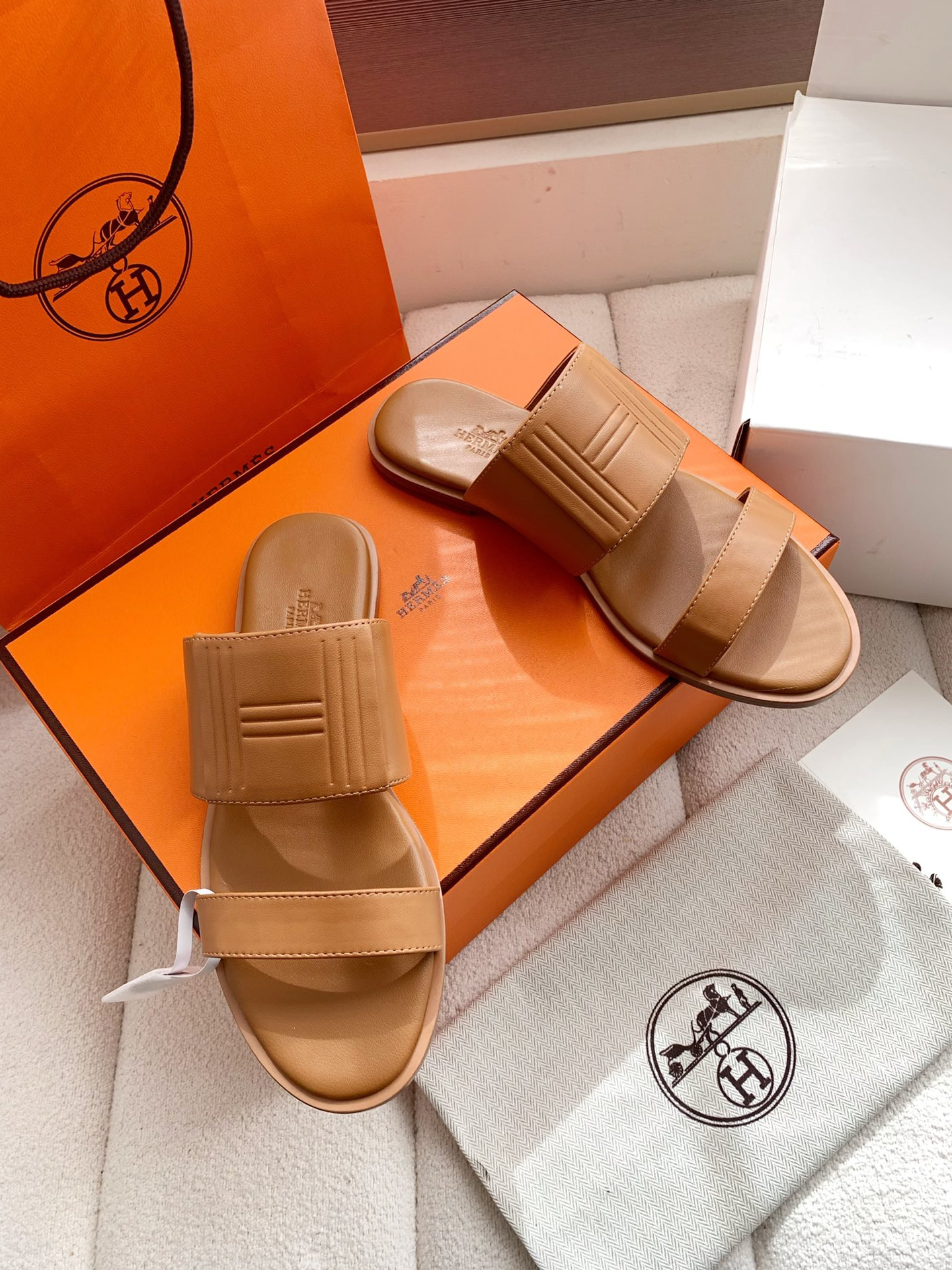 ua H**mes mona sandal